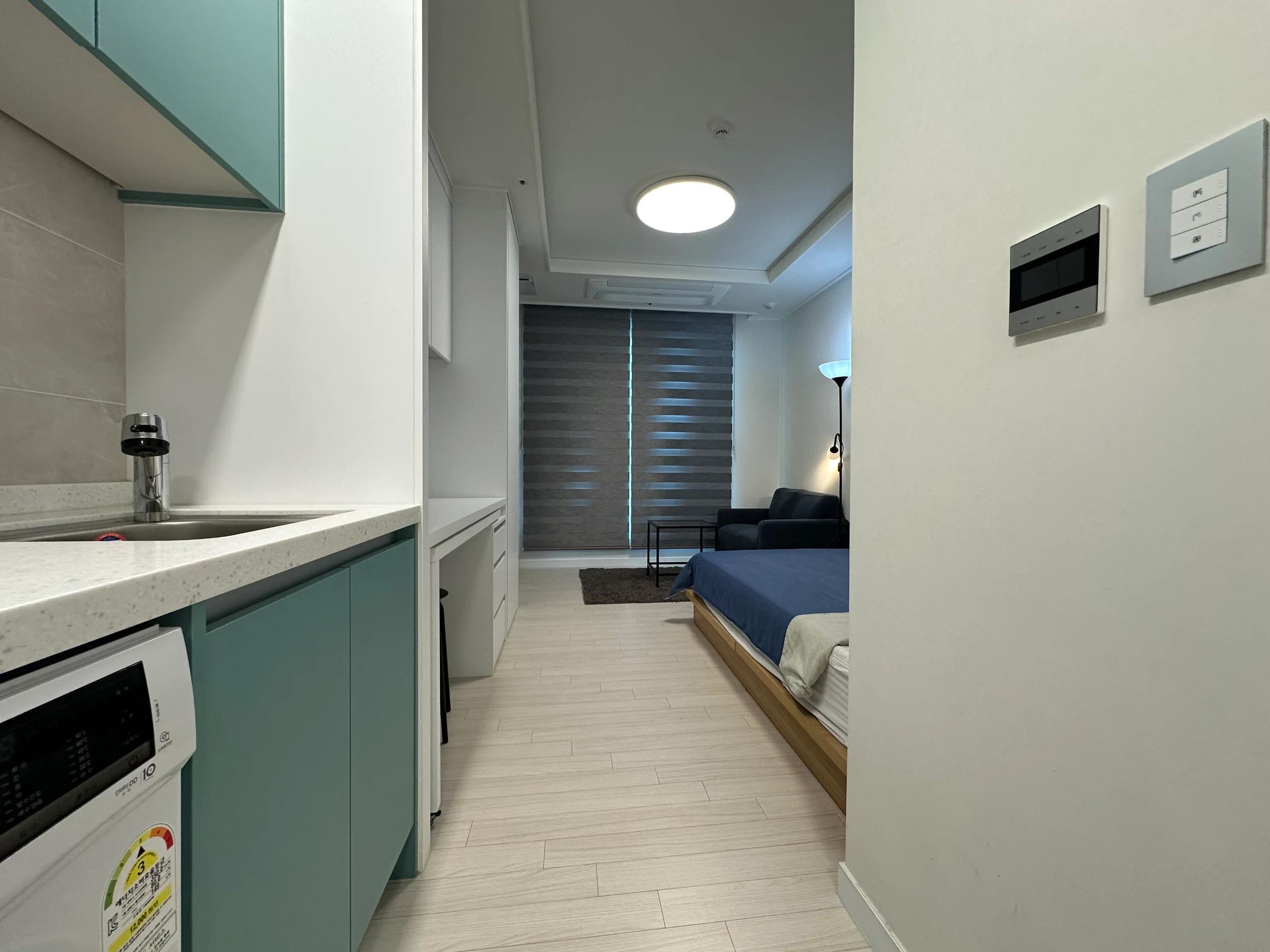 Small deposit and all furnished house in Seoul