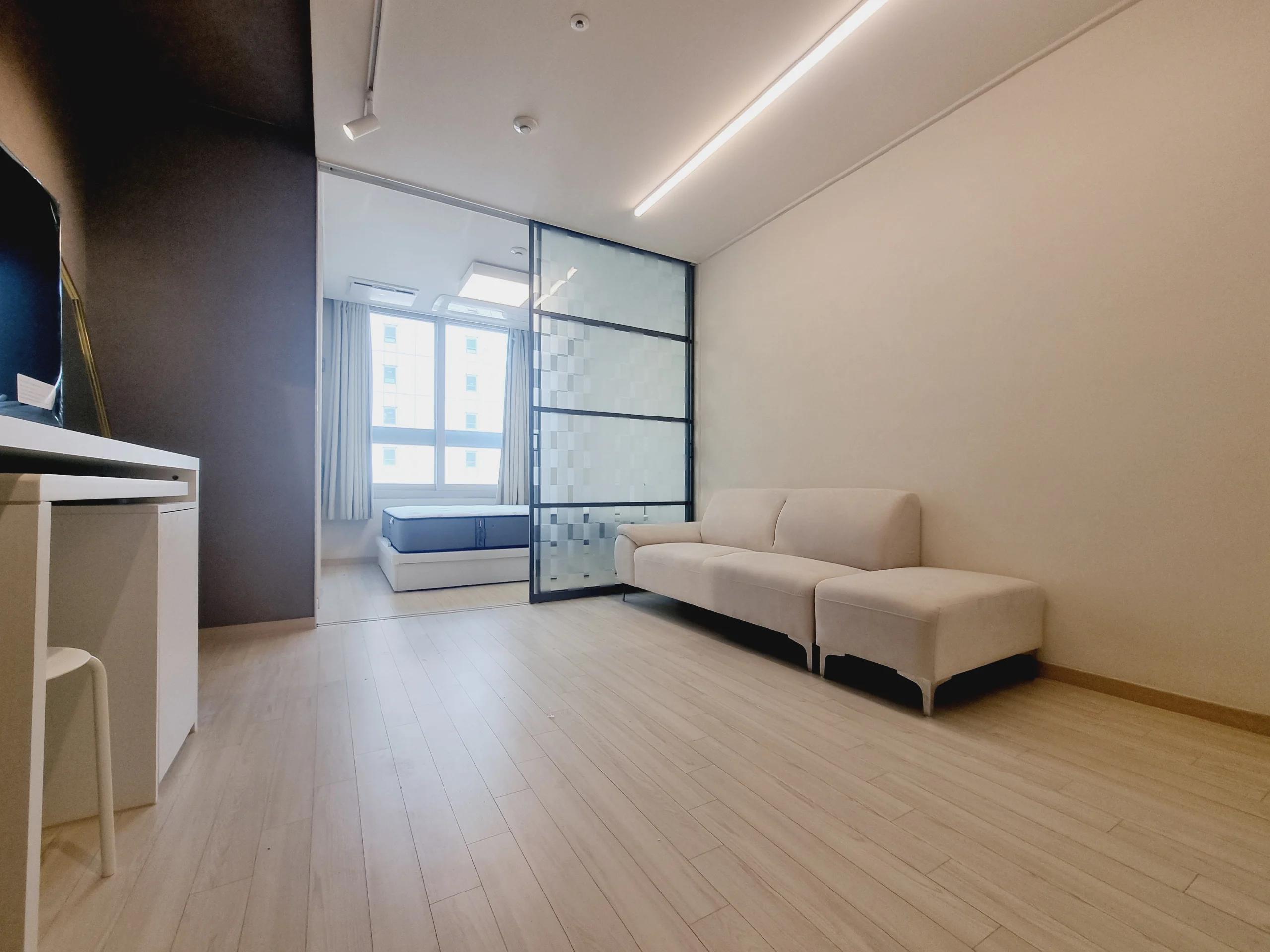 Small deposit and all furnished house in Seoul 1