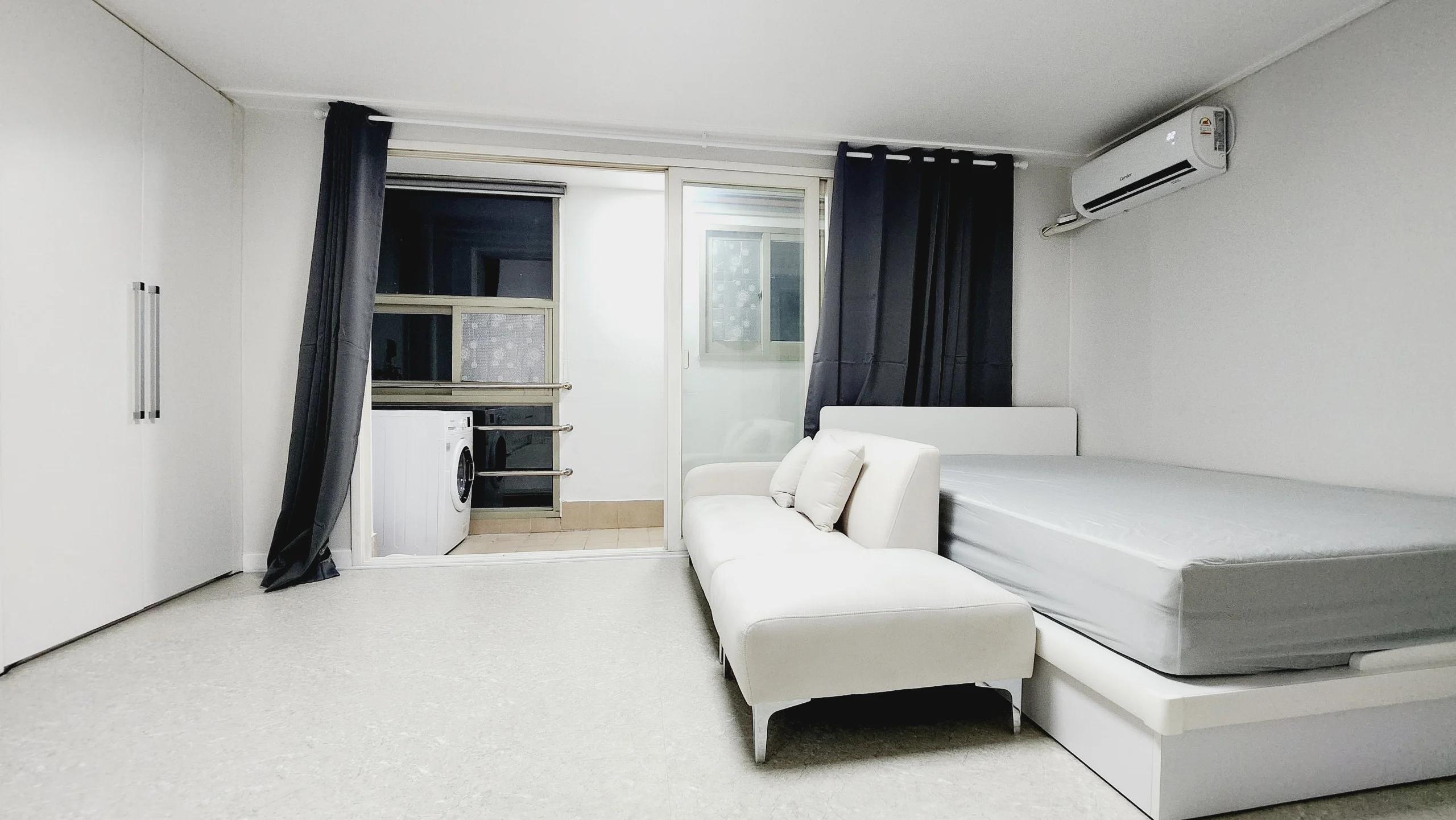 Small deposit and all furnished house in Seoul 2