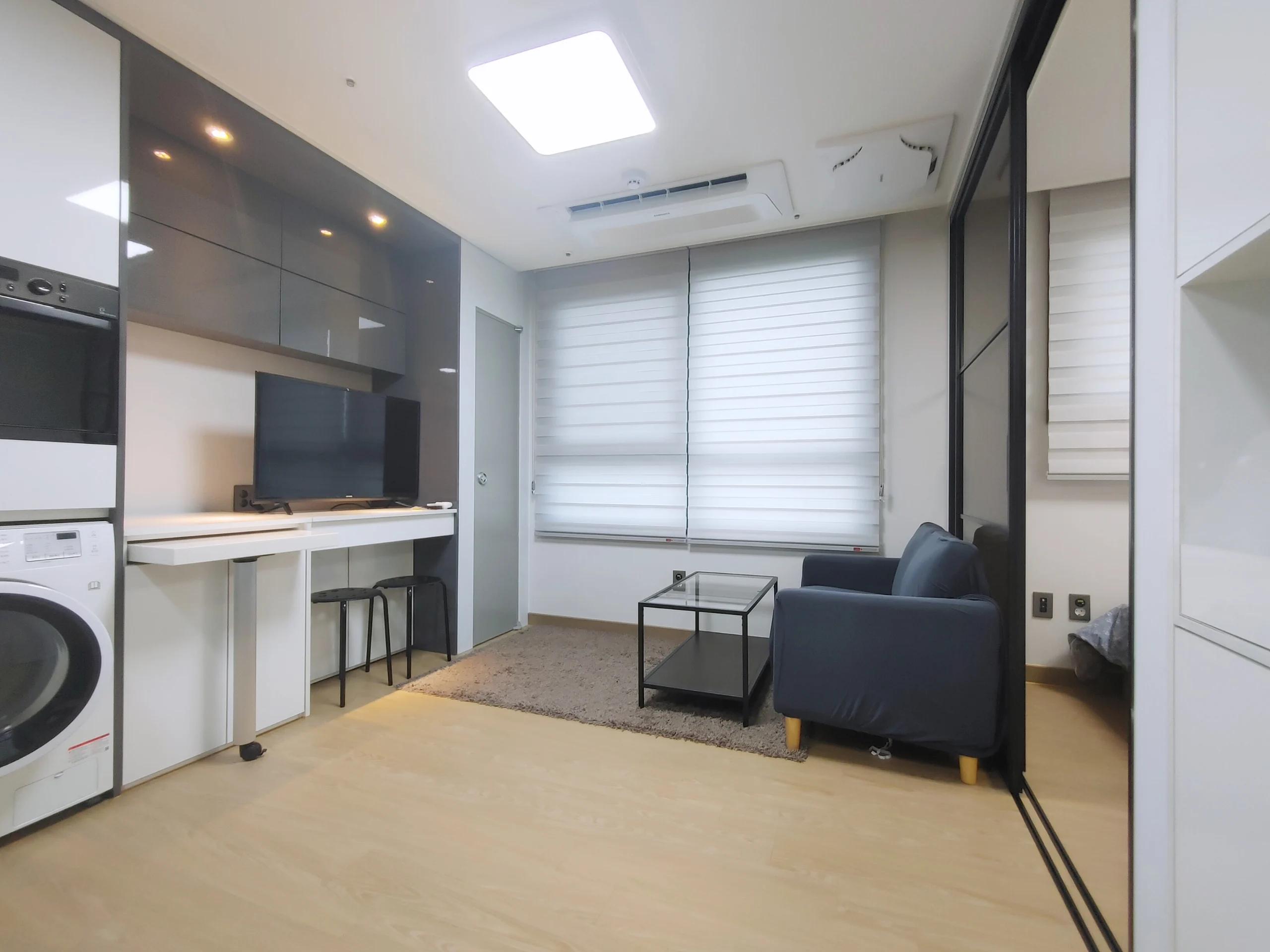 Small deposit and all furnished house in Seoul 1