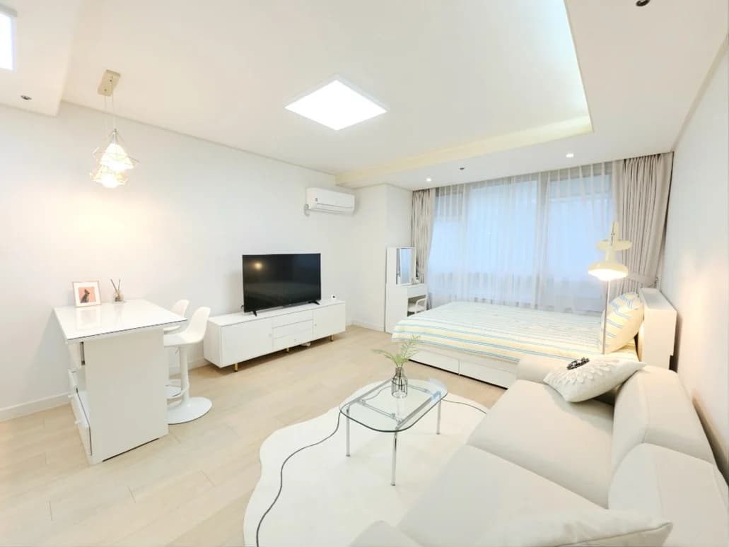Small deposit and all furnished house in Seoul surati 1