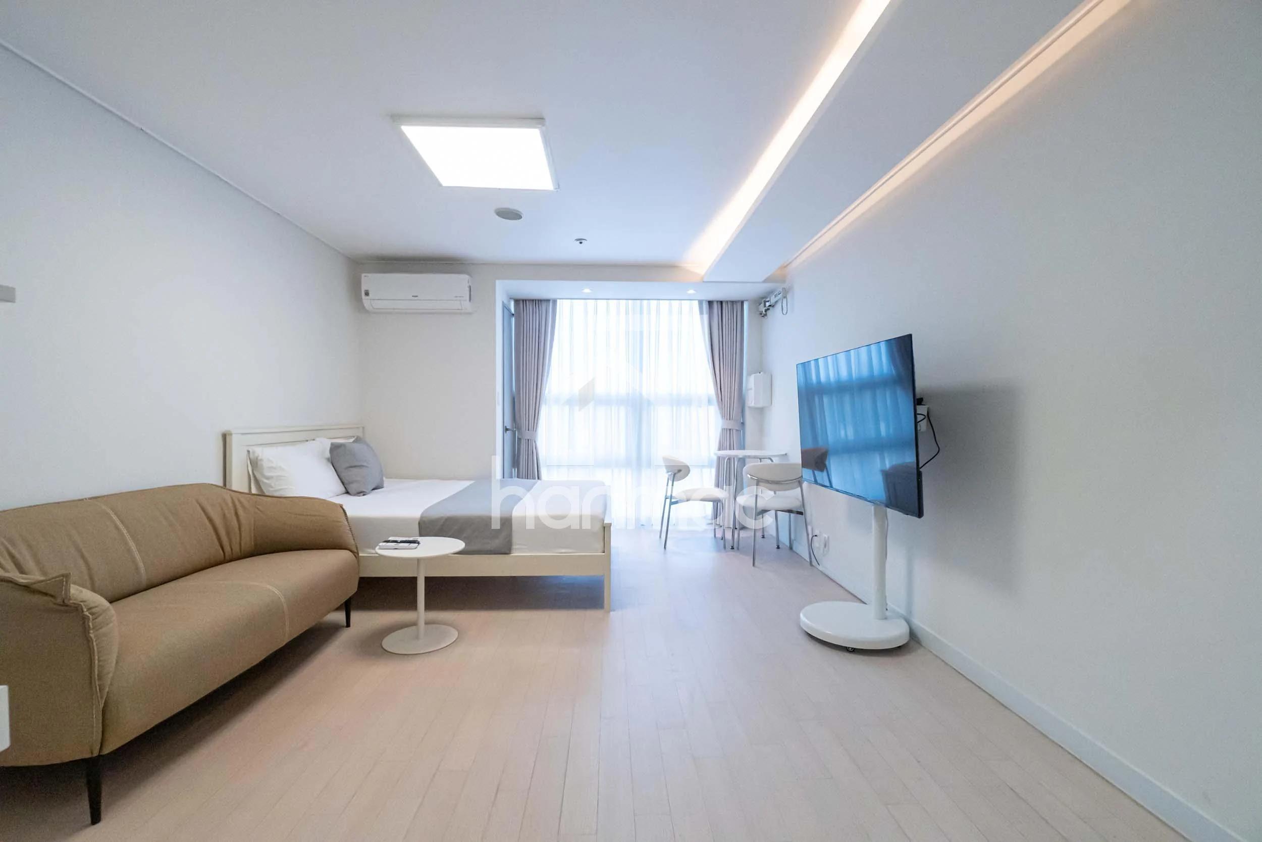 Small deposit and all furnished house in Seoul 1