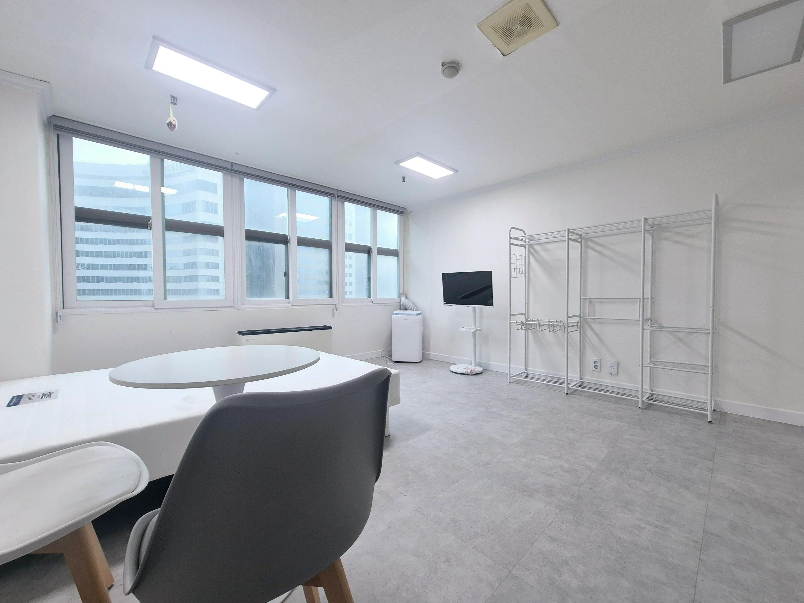 Small deposit and all furnished house in Seoul 1