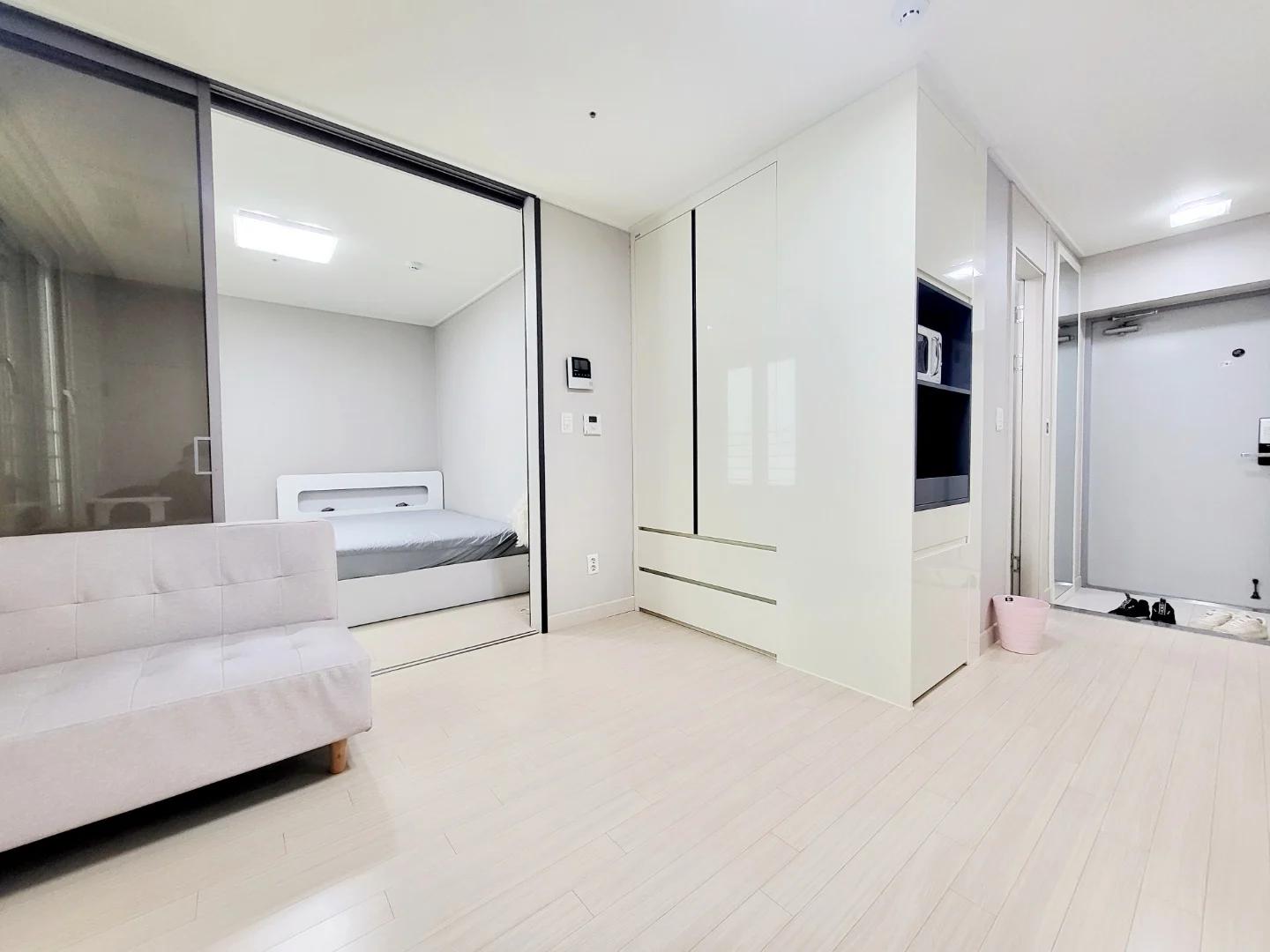 Small deposit and all furnished house in Seoul 2