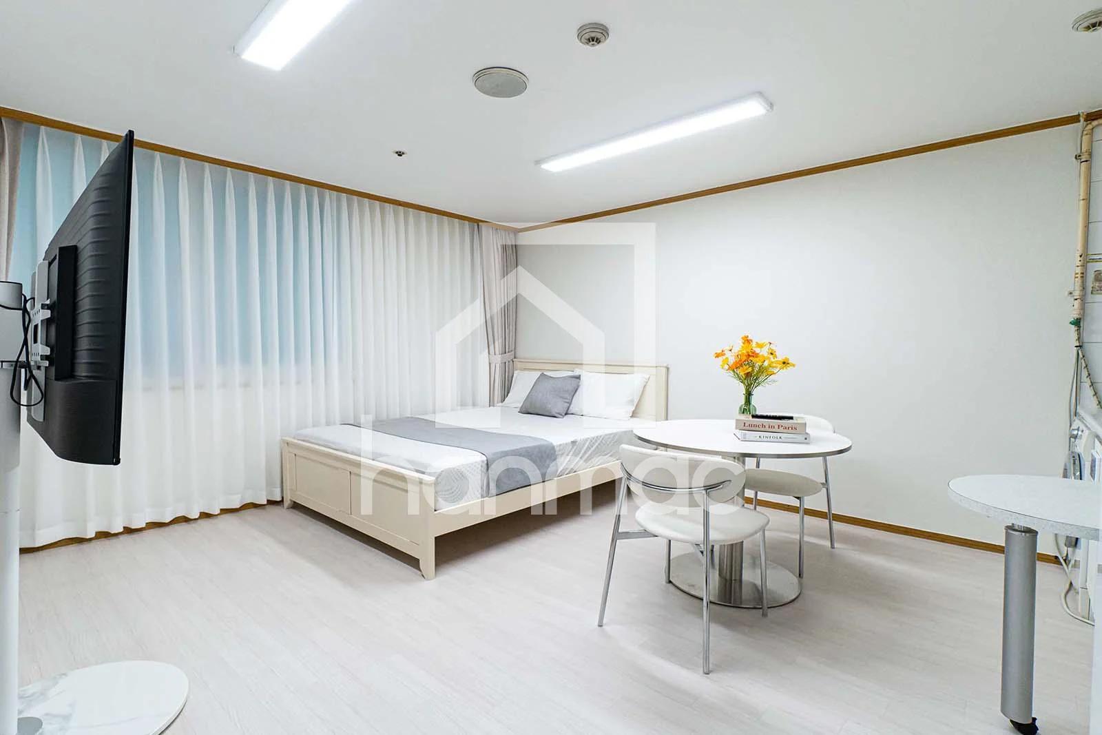 Small deposit and all furnished house in Seoul 1