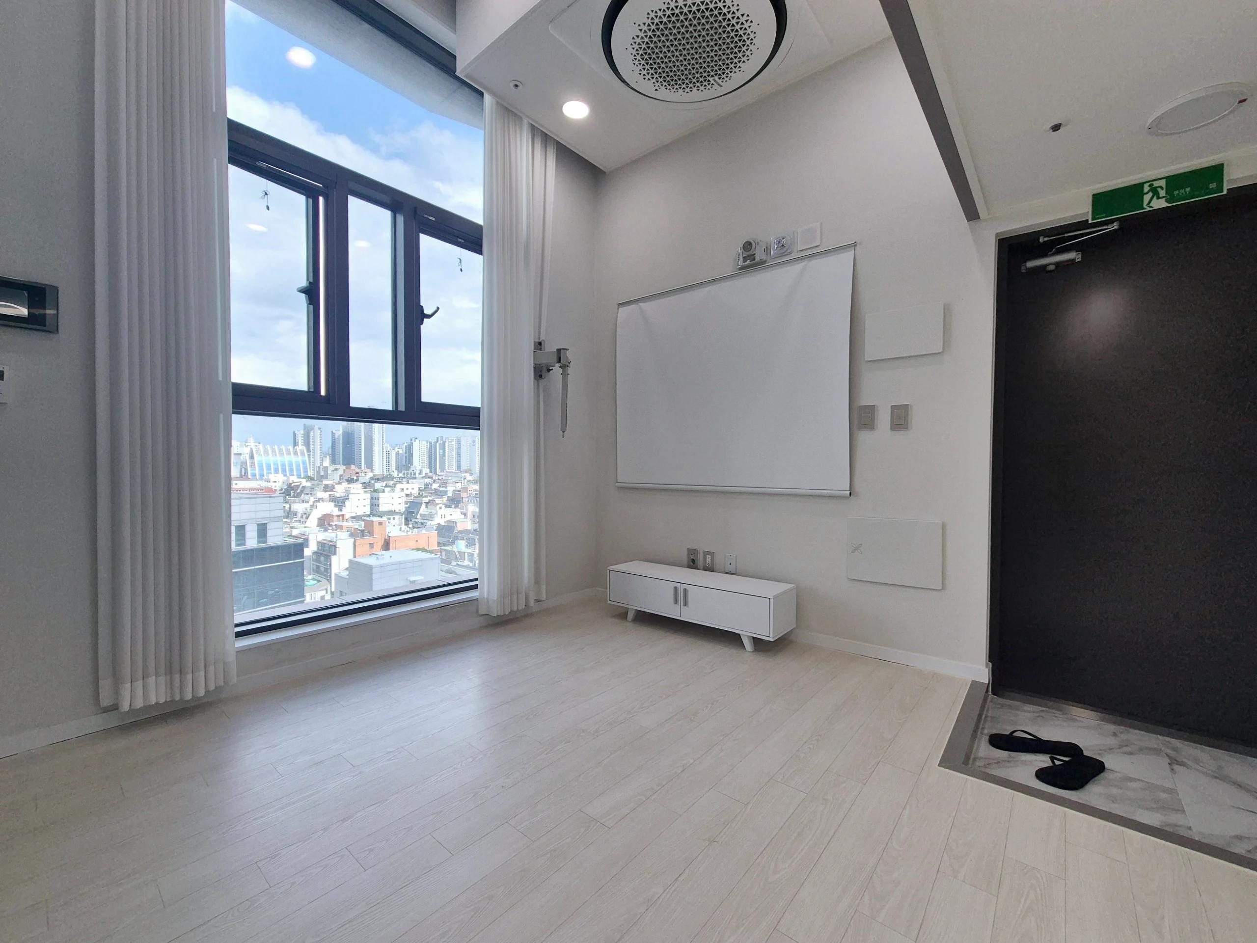 Small deposit and all furnished house in Seoul 2