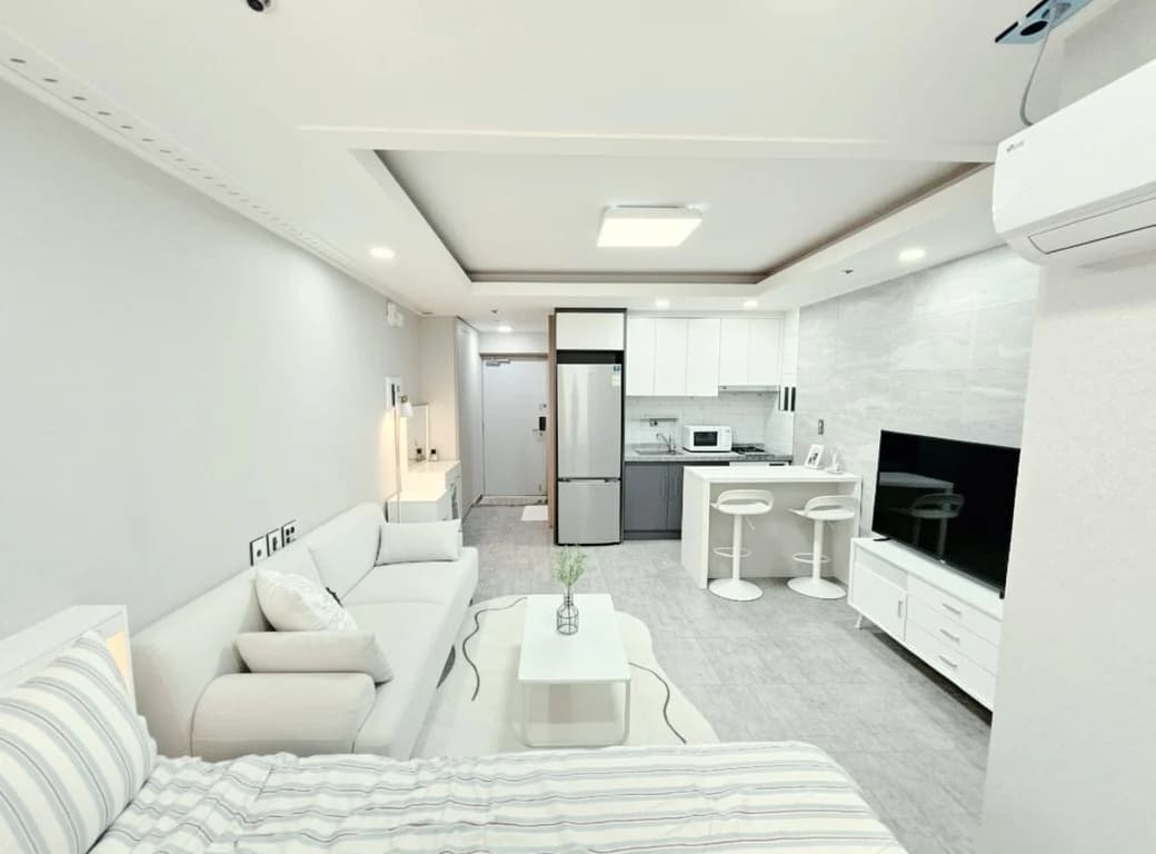 Small deposit and all furnished house in Seoul 1