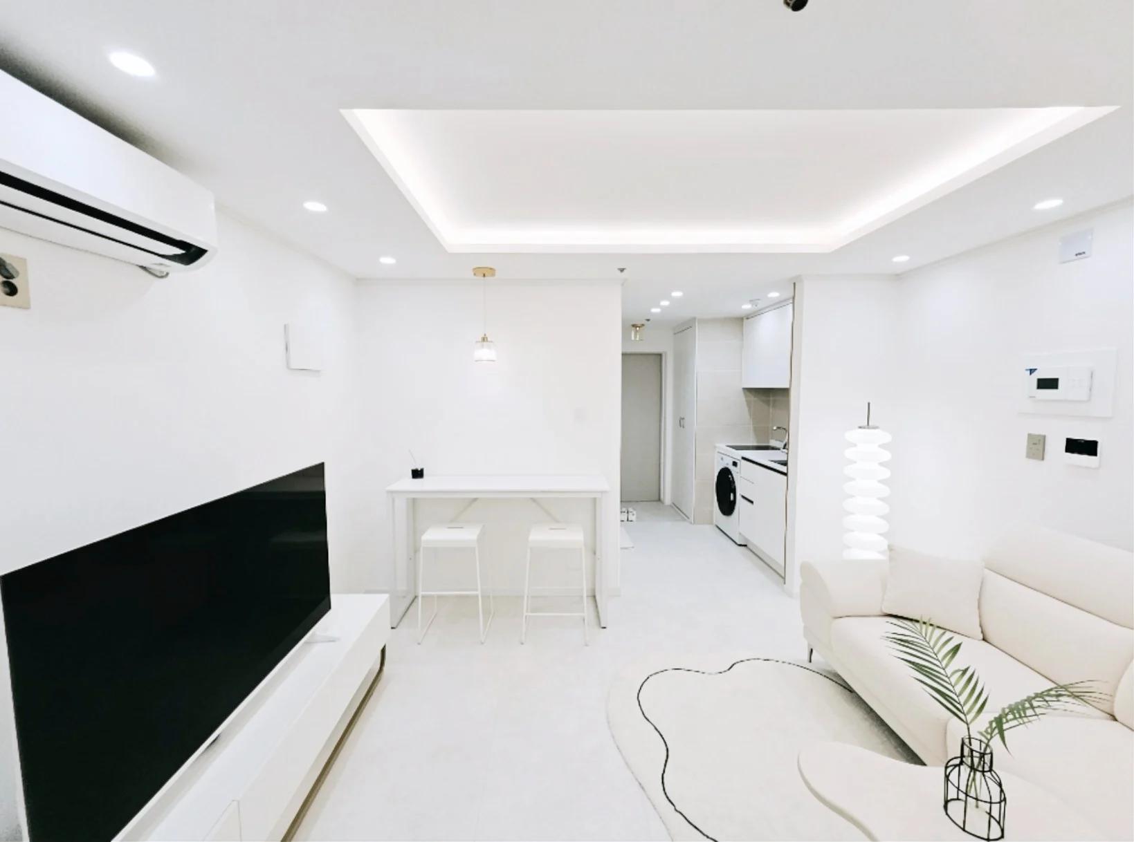 Small deposit and all furnished house in Seoul 1