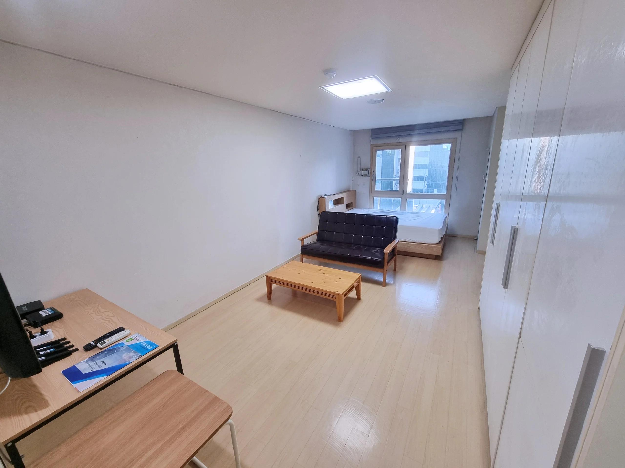 Small deposit and all furnished house in Seoul 1