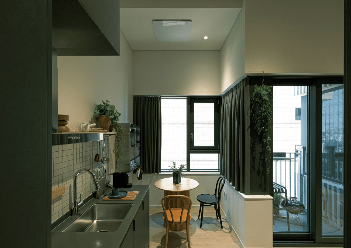 Studio. Fully furnished. Free room cleaning. Vacant. Balcony