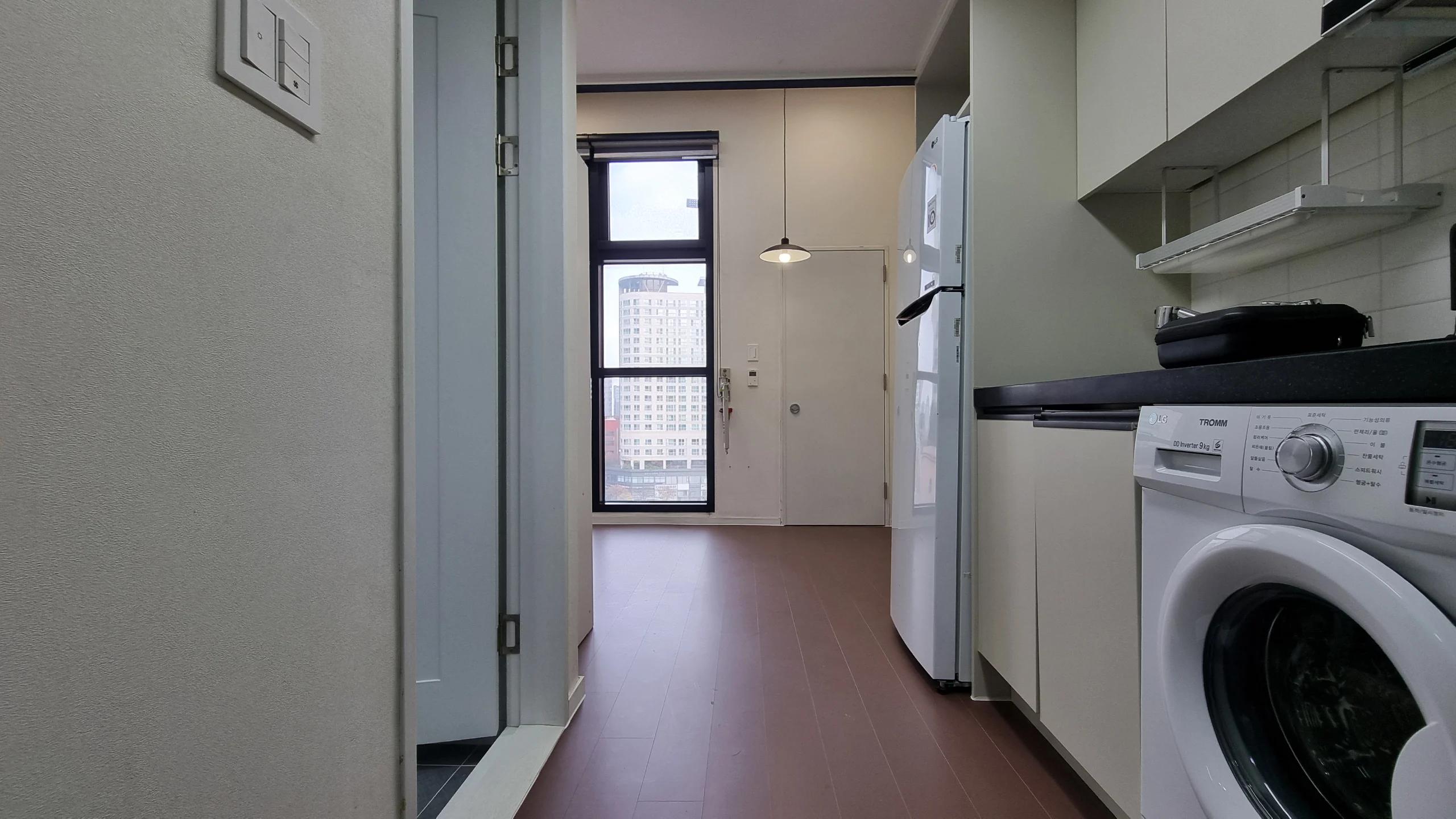 All management fees included. Near Sindang Station & Sinseol-dong Station. Duplex. Immediate move-in 2
