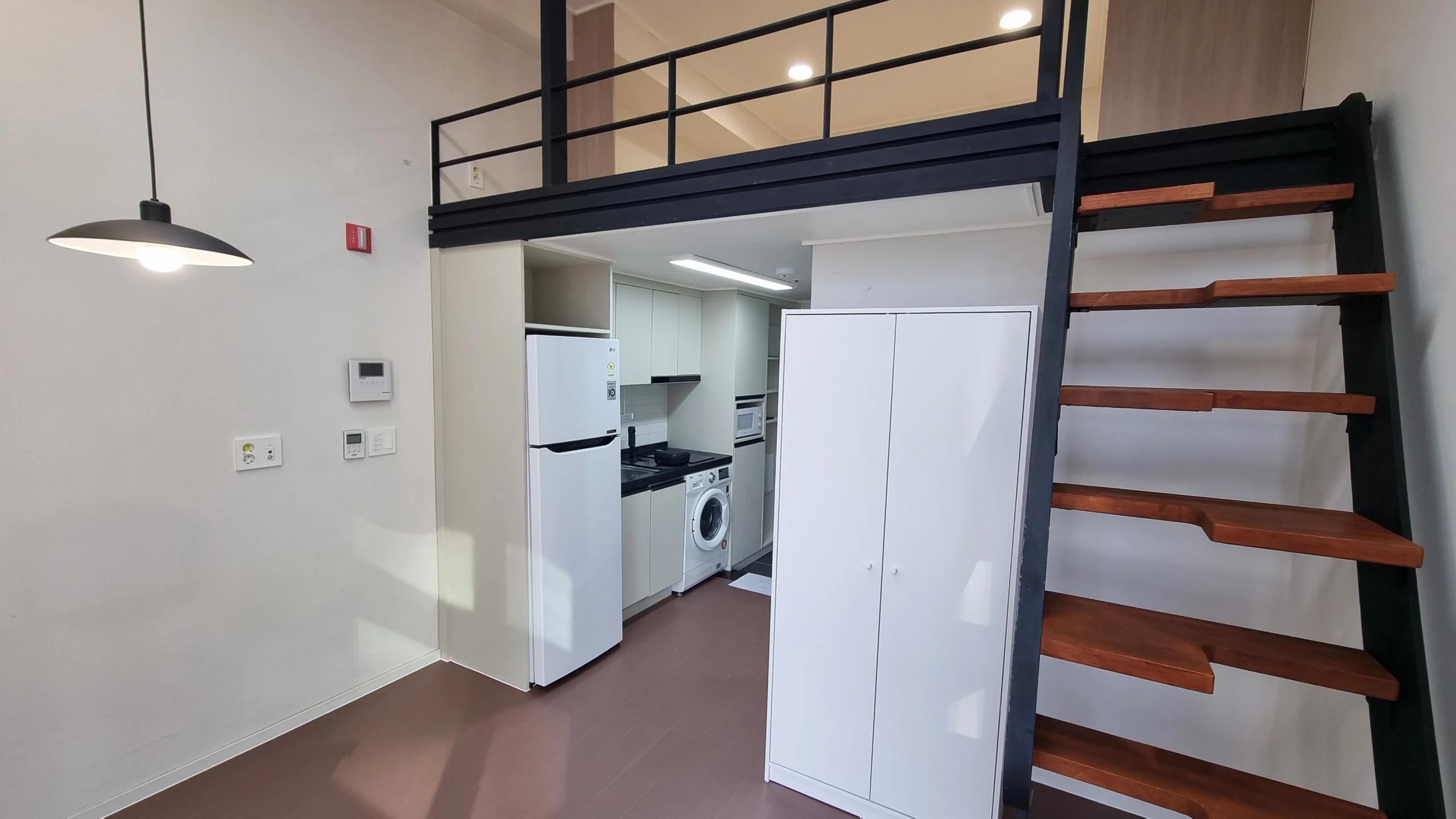 All management fees included. Near Sindang Station & Sinseol-dong Station. Duplex. Immediate move-in