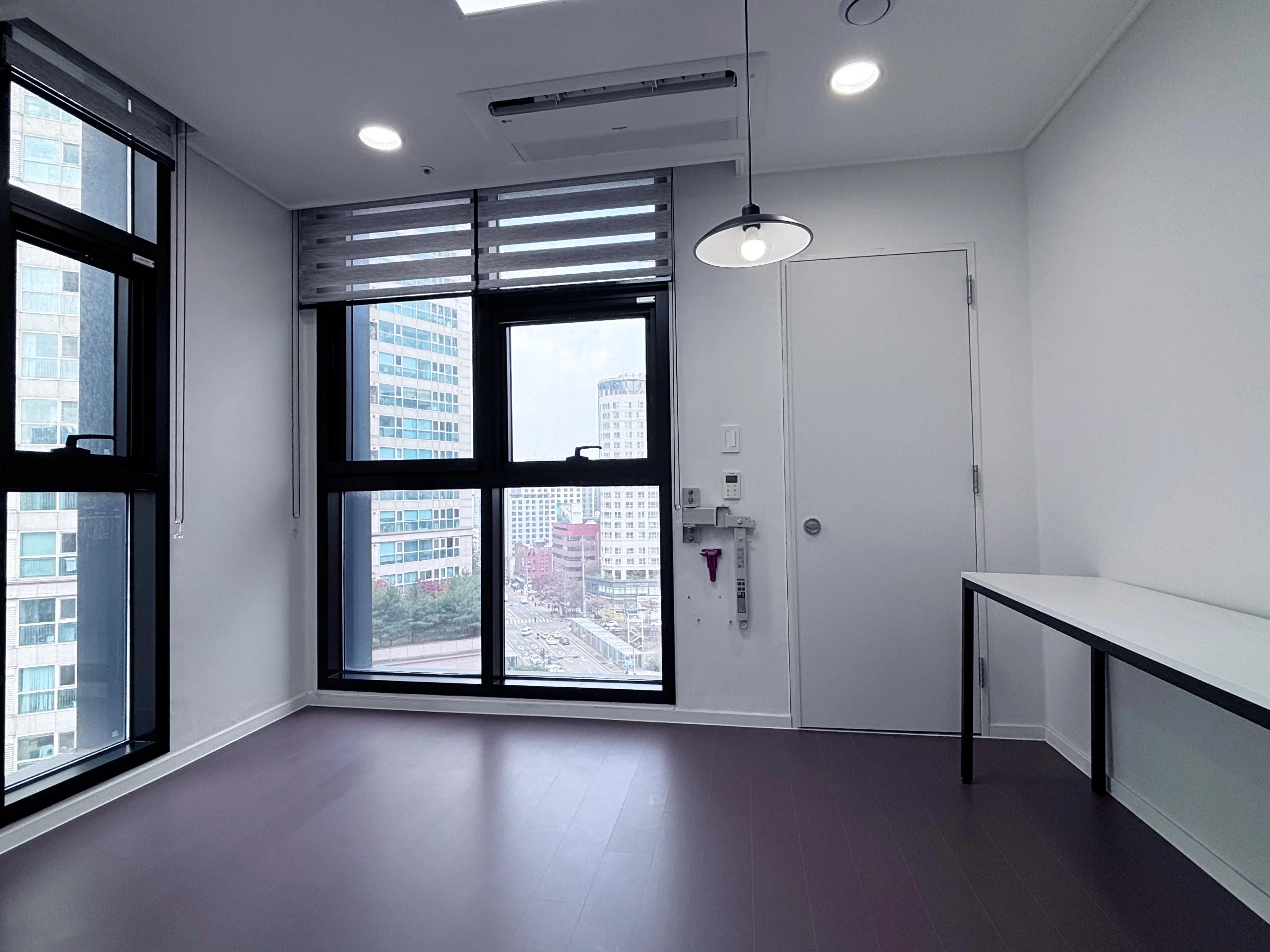 All management fees included. Near Sindang Station & Sinseol-dong Station. Duplex. Immediate move-in (사본)