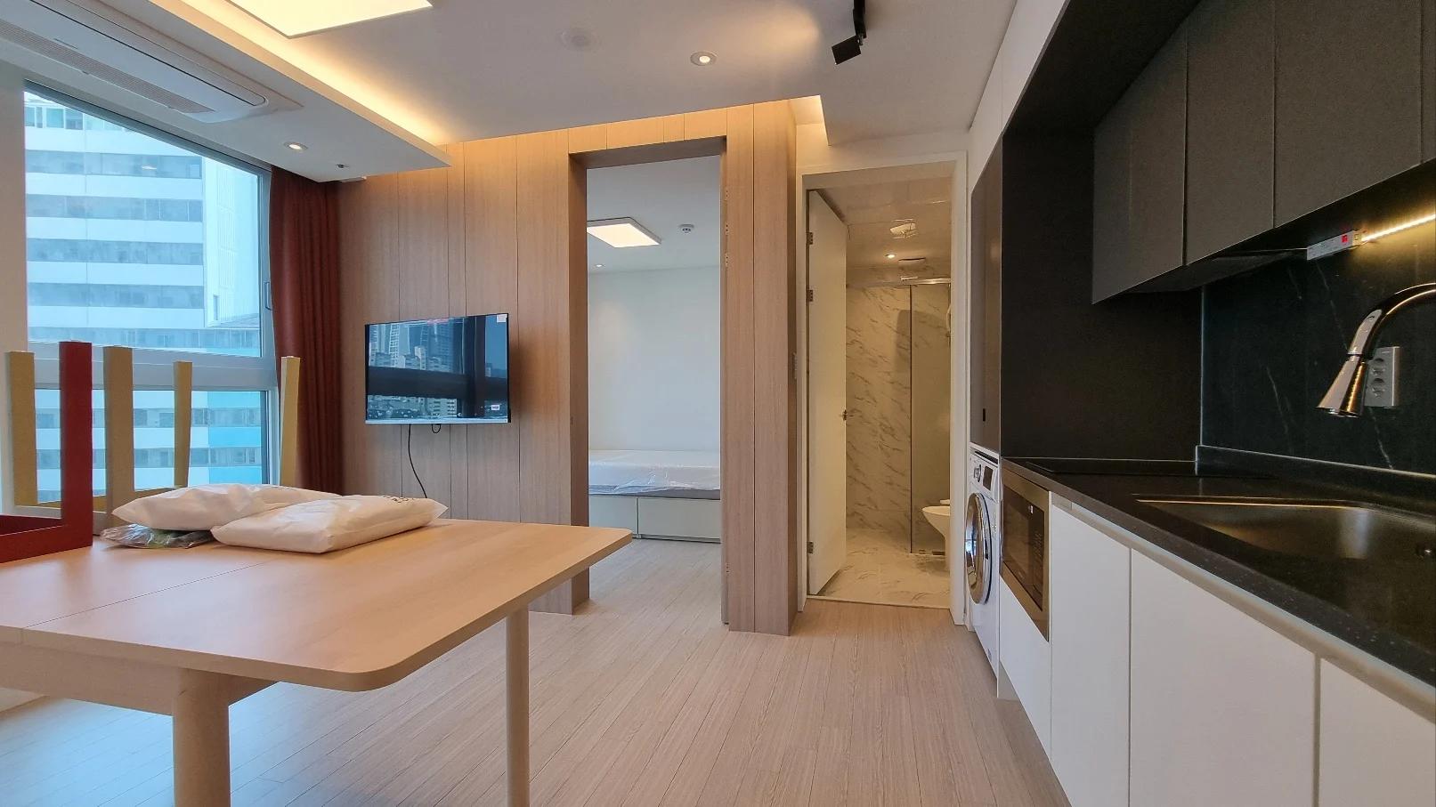 Two Rooms. 1-Year Contract: 1,660,000 KRW/month. 2 Months Free. Fully Furnished. No Management Fees. Immediate Move-In Foto 1