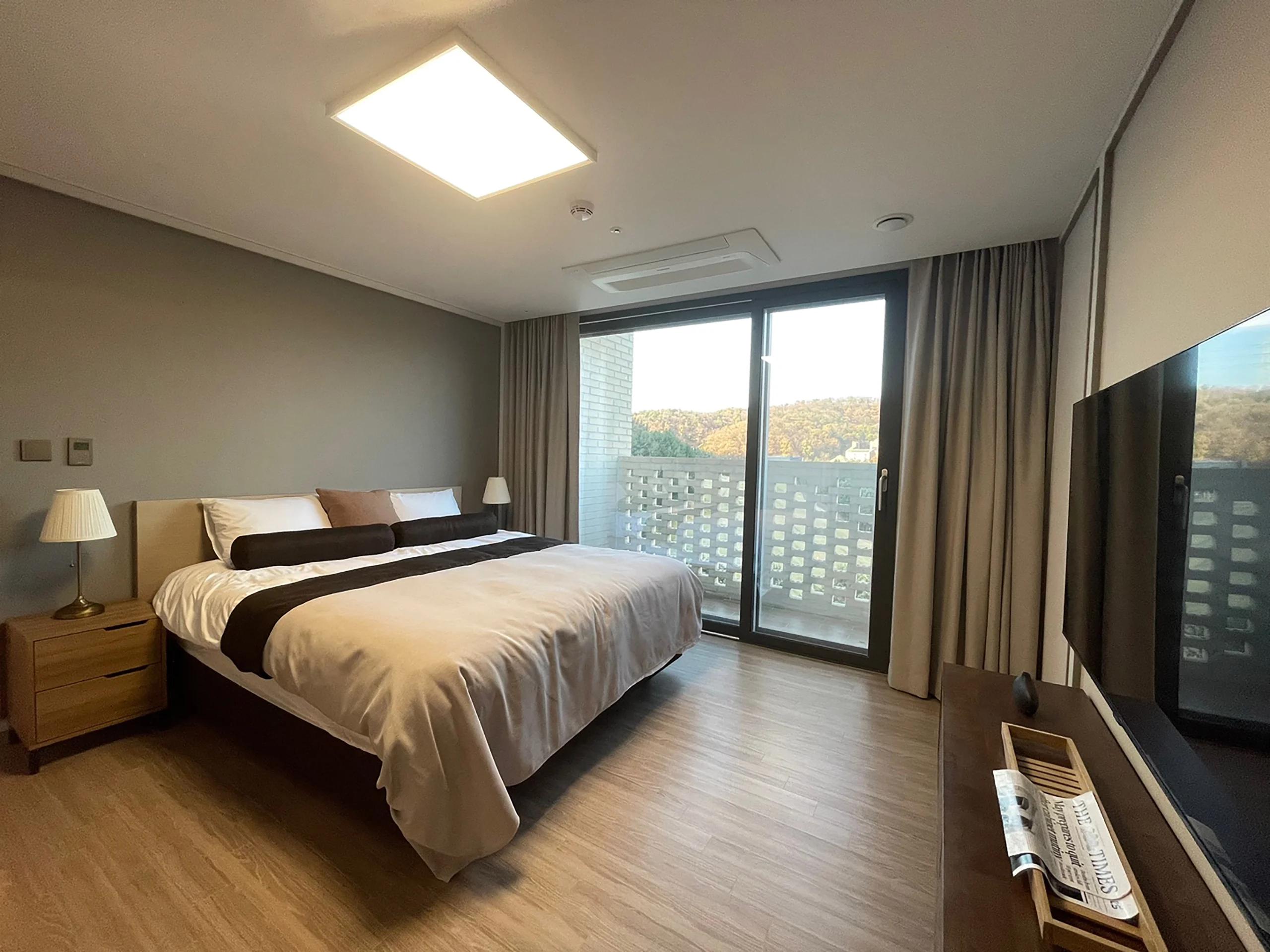 Luxury, 2BR, 2BA, 90Meals/mo, 15Rounding/mo. 写真 1
