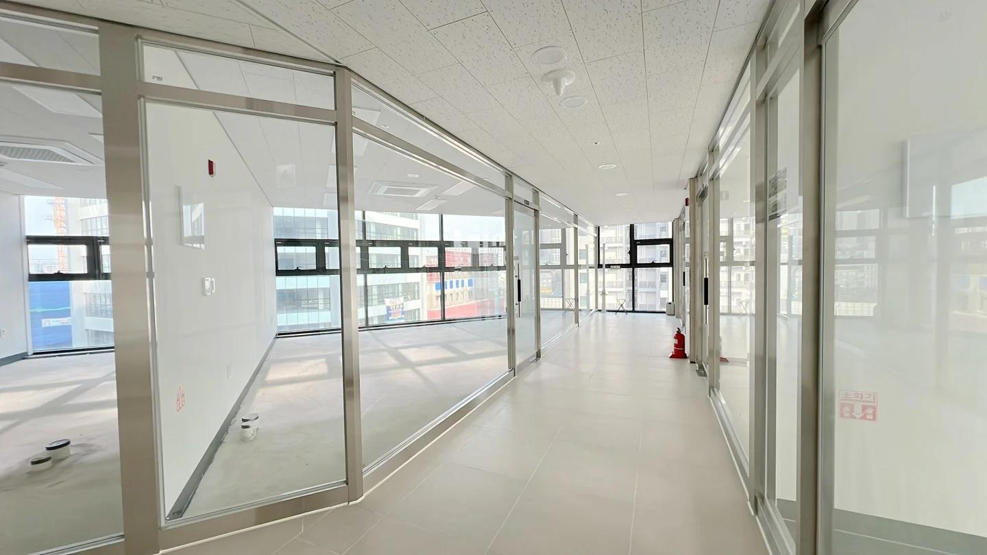 Location: 1-minute walk from Byeongjeom Station(Ultra-convenient transit access) photo 1