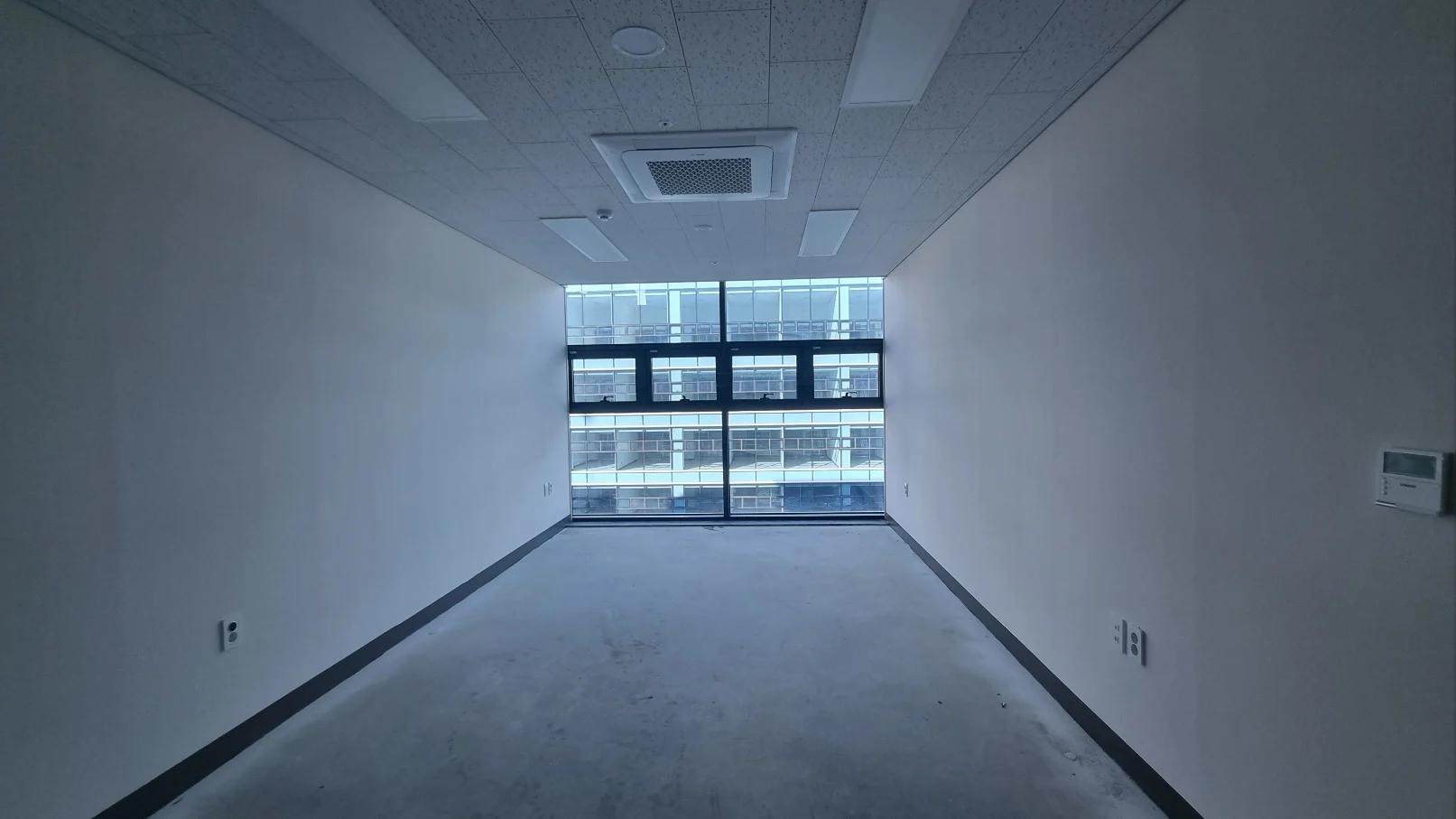 Location: 1-minute walk from Byeongjeom Station(Ultra-convenient transit access) 2