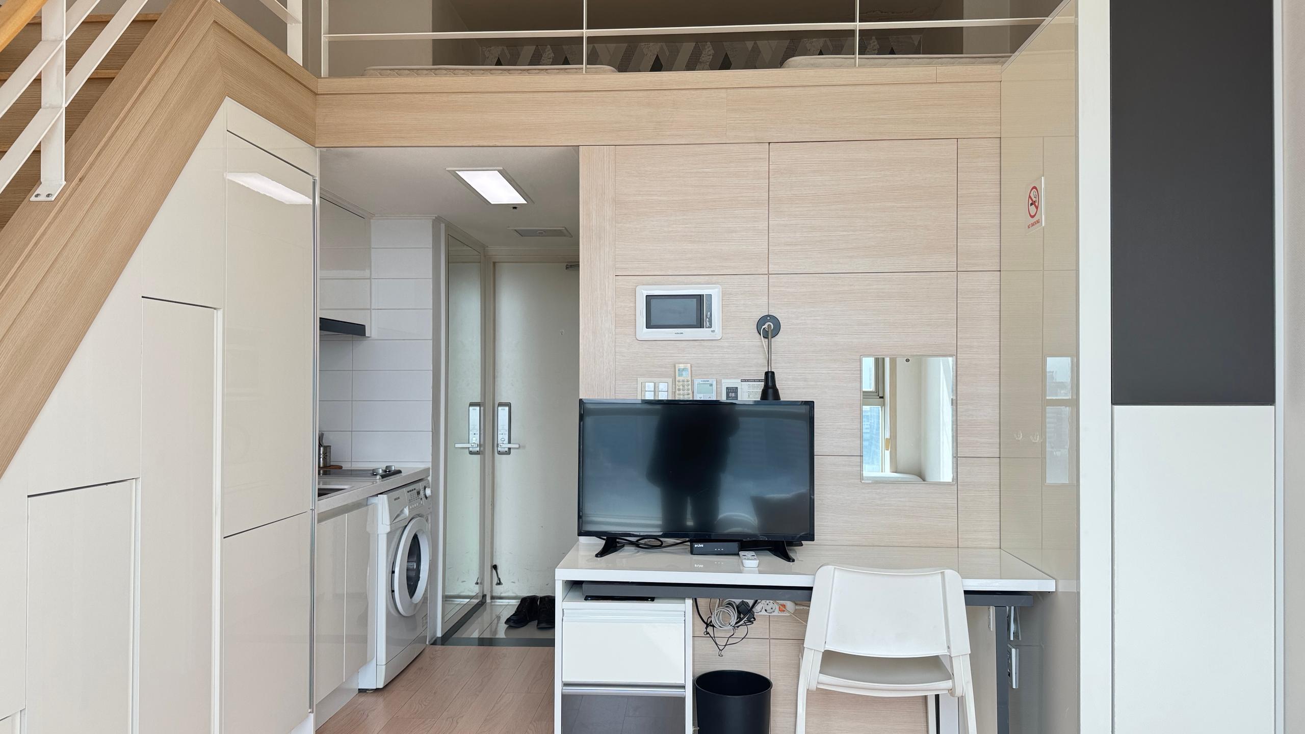 A Loft, Near Shinnonhyun Station, Low Deposit. 1
