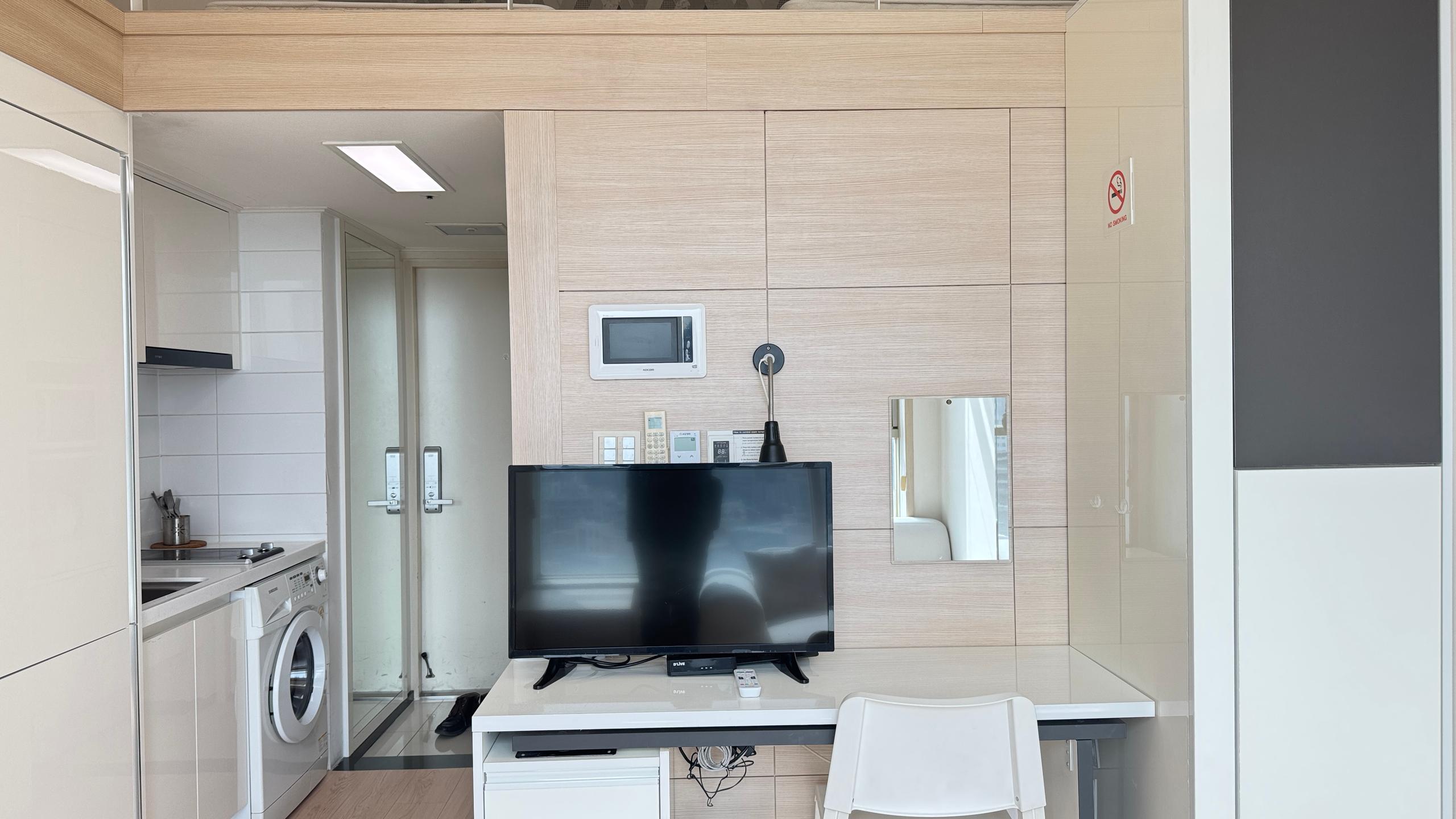 A Loft, Near Shinnonhyun Station, Low Deposit. 2