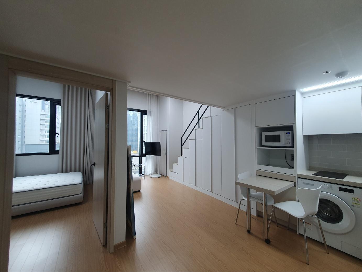 New, Loft, 1BR, Bigger Size, Fully Furnished Near Gangnam Stn. 2