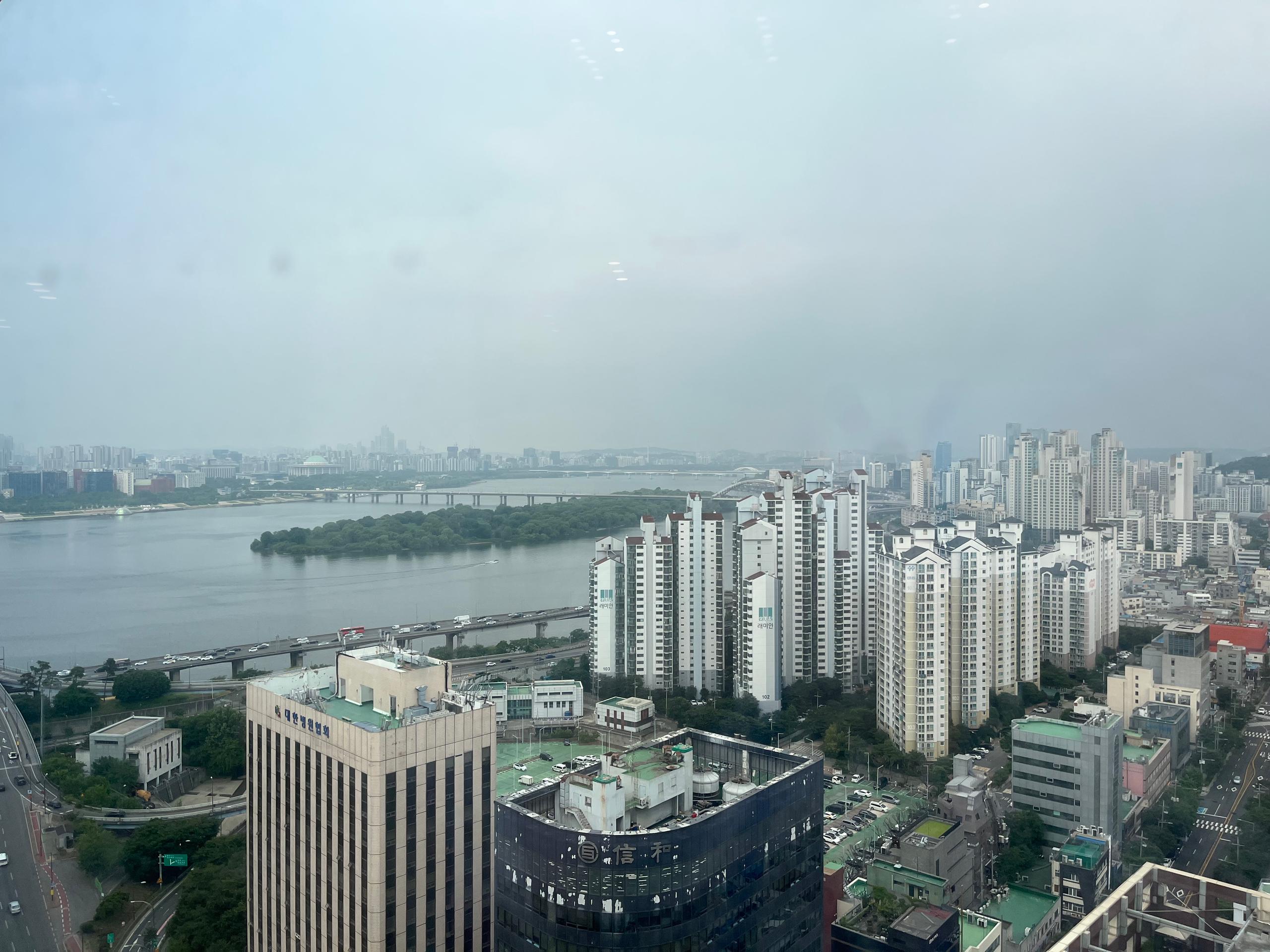 Brand New Apt, Just next to Mapo station. View, Available to move in from April. 1