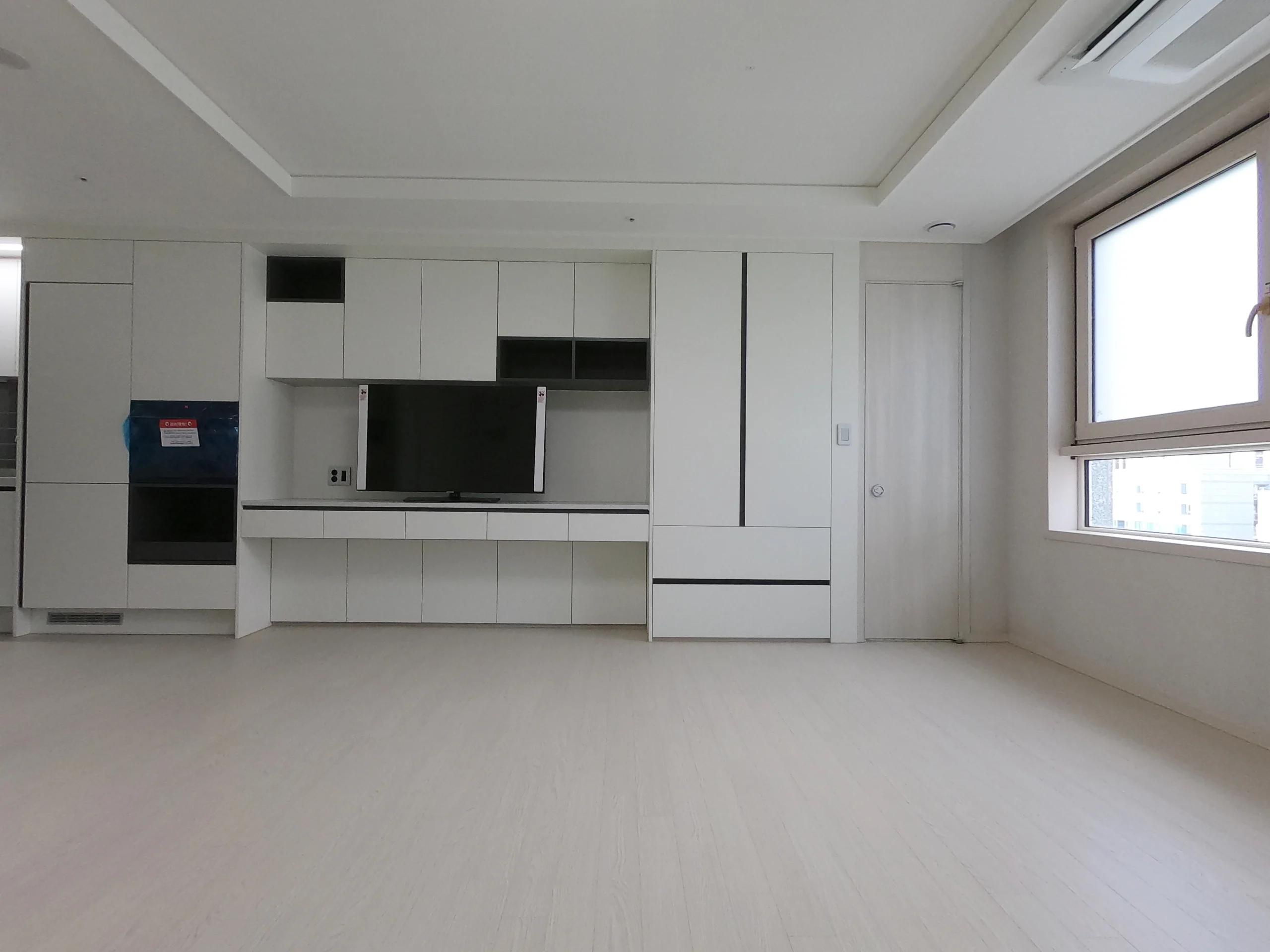 5-Minute Walk to Gangnam, Yeoksam Stations, 5 Years Old, Business Only