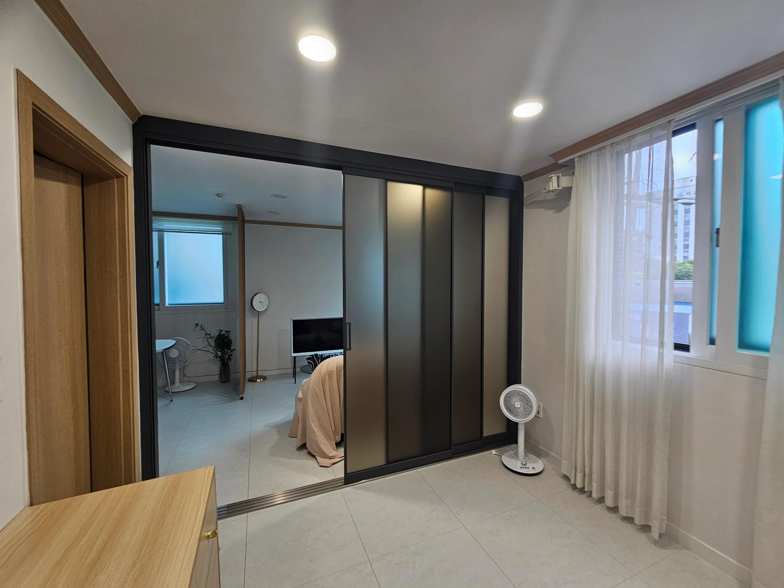 2BR, 1BA, Remodeled, Very Near Yangjae stn, Available After July 14 2