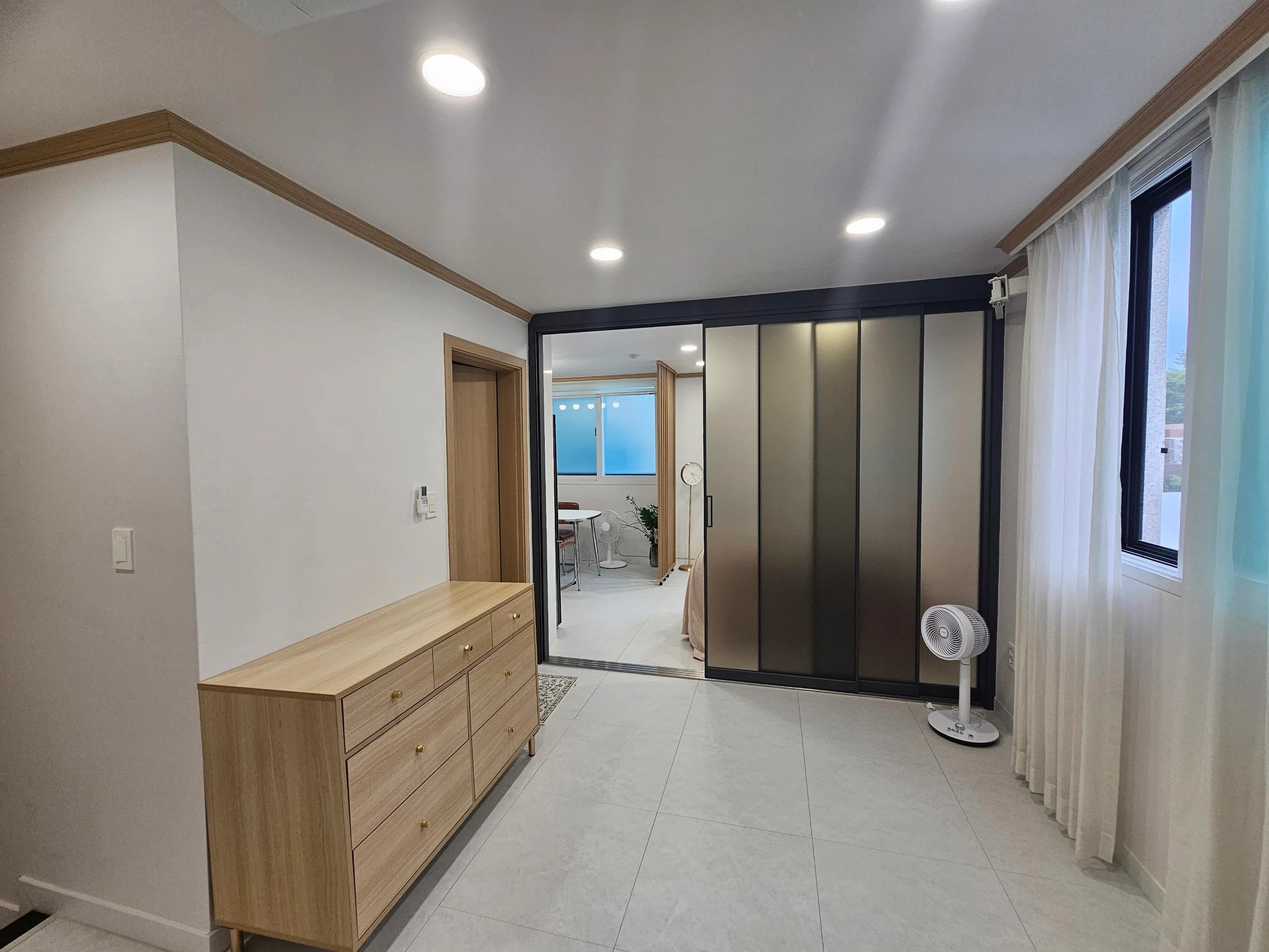2BR, 1BA, Remodeled, Very Near Yangjae stn, Available After July 14