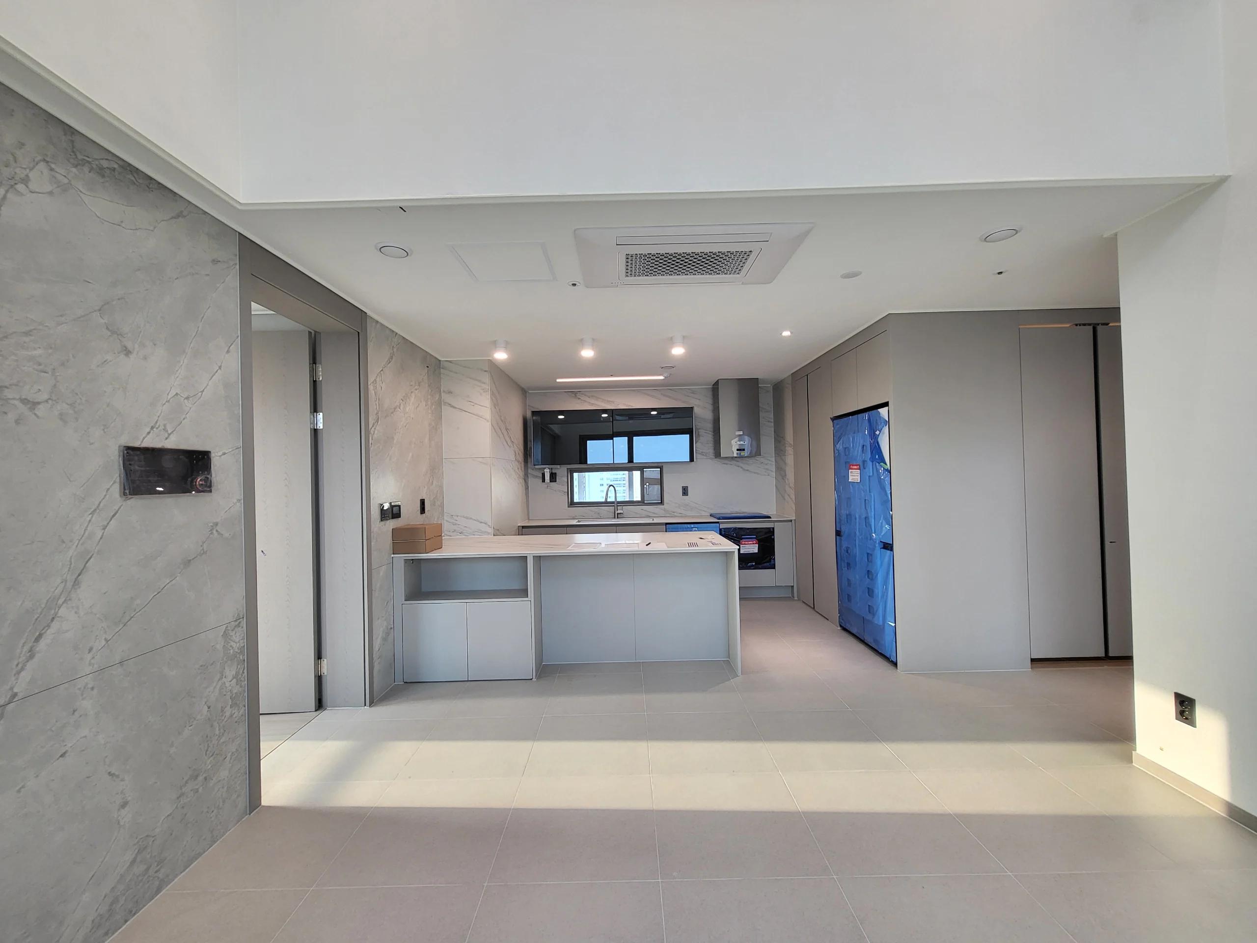 Monthly Rent KRW 3,000,000+VAT for Business Contracts, 2BR+Loft, 2BA, NO ARC