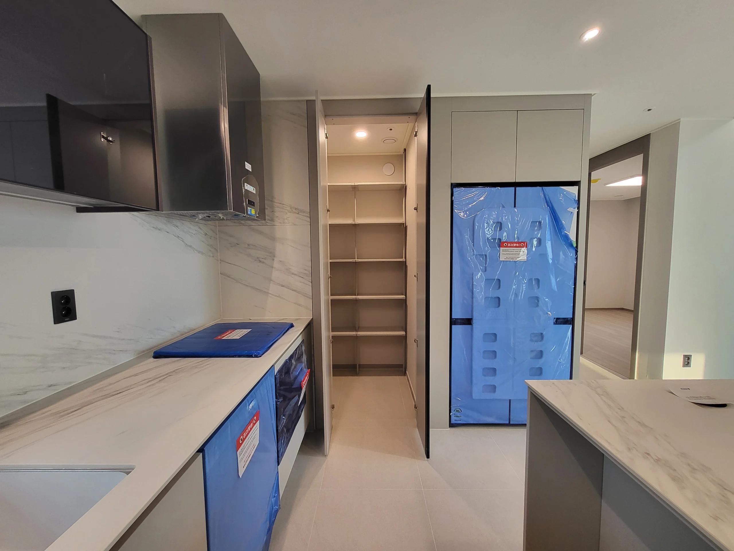 Monthly Rent KRW 3,000,000+VAT for Business Contracts, 2BR+Loft, 2BA, NO ARC 2