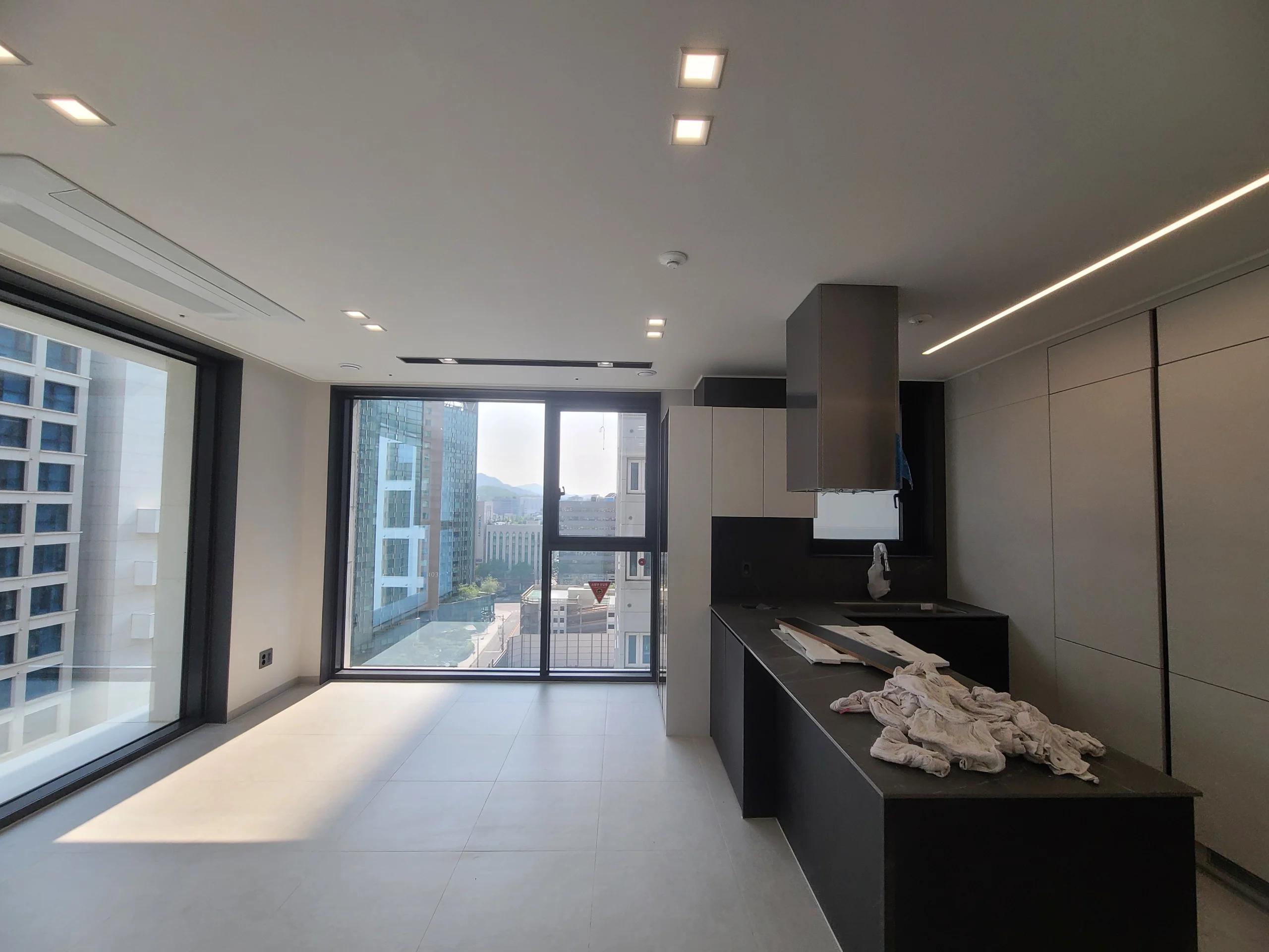2BR, 1BA,Brand New, 5-Minute to Nambu Terminal Stn, GYM, POOL 2