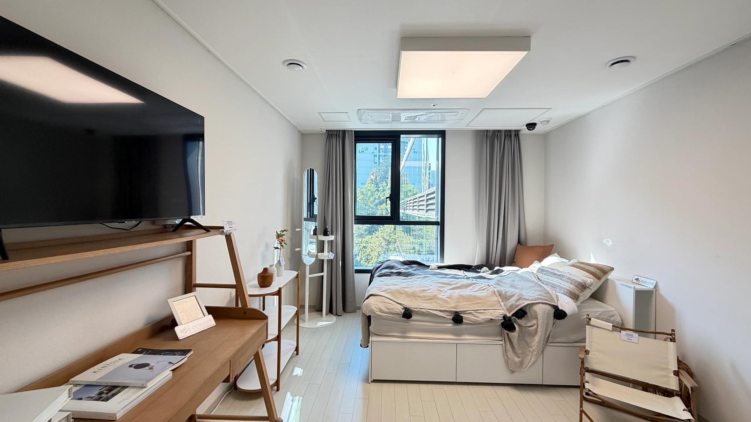 1BR, 1BA, ARC, Rent Free for a year contract. Nice Community. 1