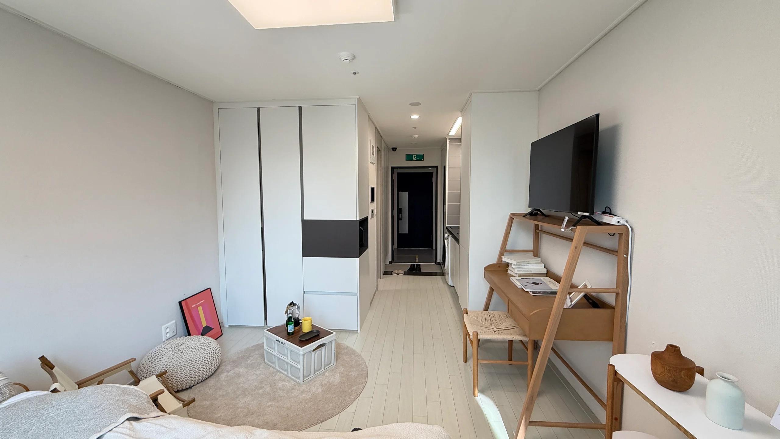 Pet, 1BR, 1BA, ARC, Rent Free for a year contract. 2