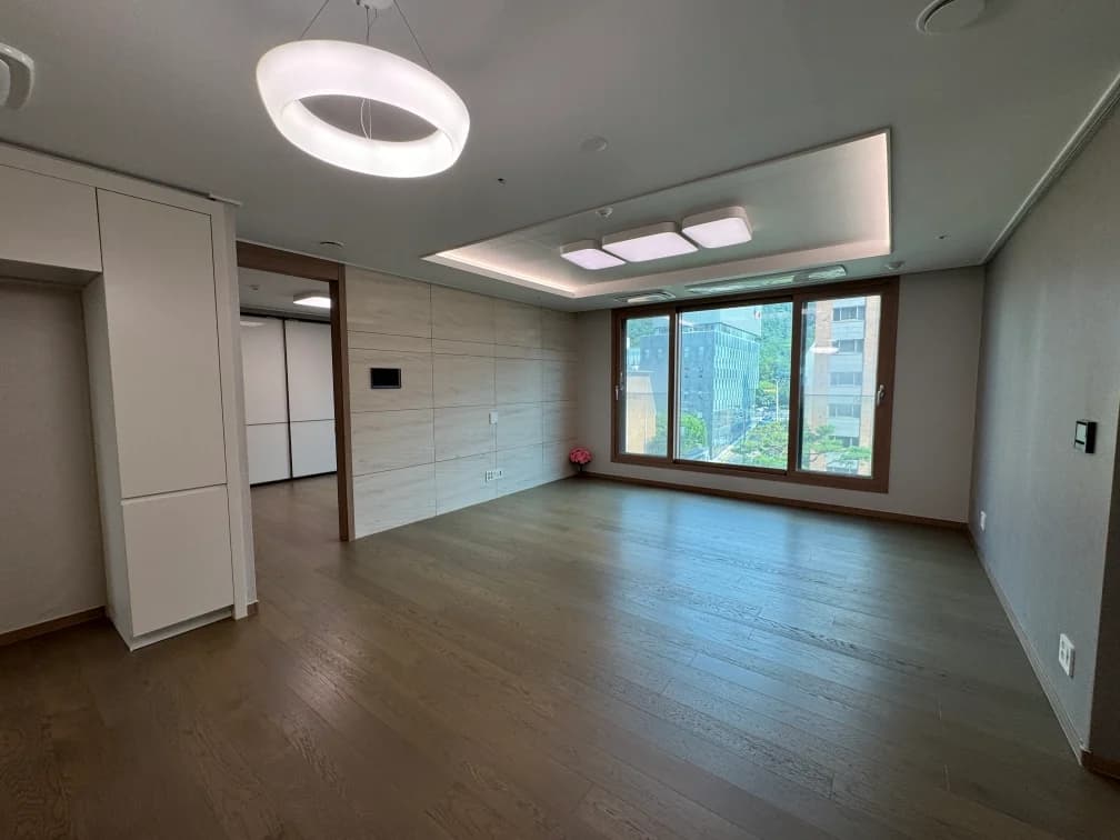3BR, 2BA, Like New, Community, Walkable Distance to Subway 1