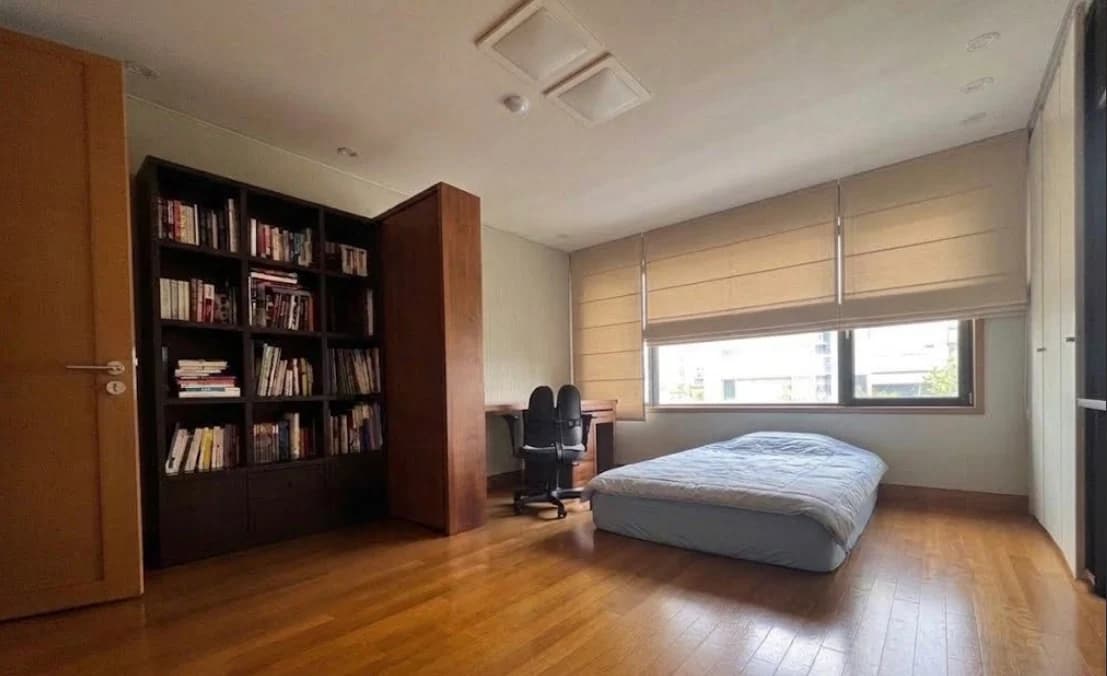 Near Seorae Village, 5BR+1, 3BA, 3Parking, Let's View In Person. 2