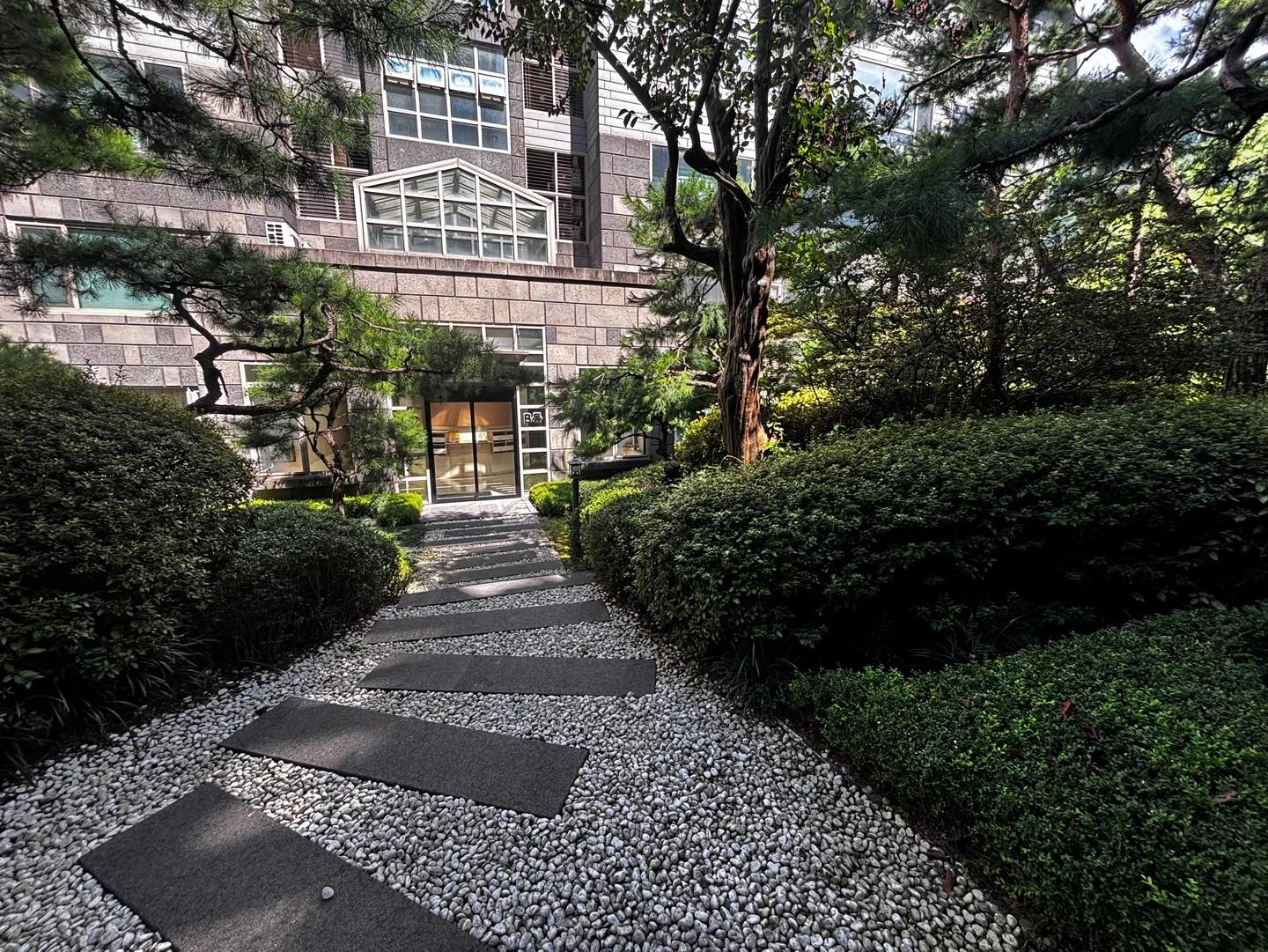 Near Seorae Village, 5BR+1, 3BA, 3Parking, Let's View In Person. floor plan 5