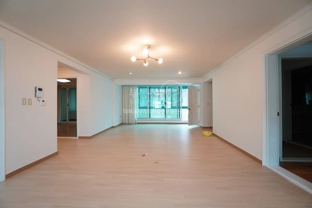 Near Grand Hyatt, A Spacious Villa with Great View 1