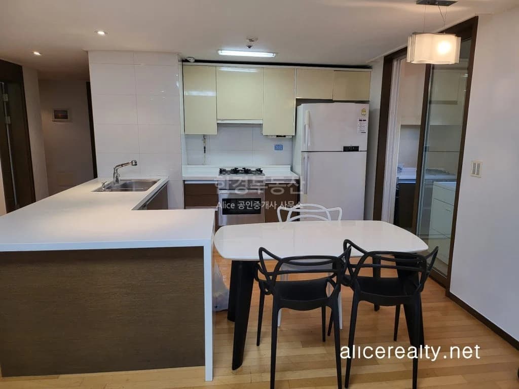 A Fully Furnished Apartment at the Great Location in Yongsan 2