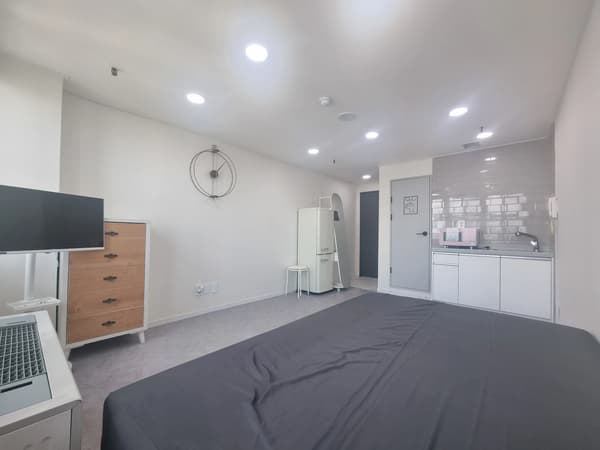 Small deposit and all furnished house in Seoul surati 4