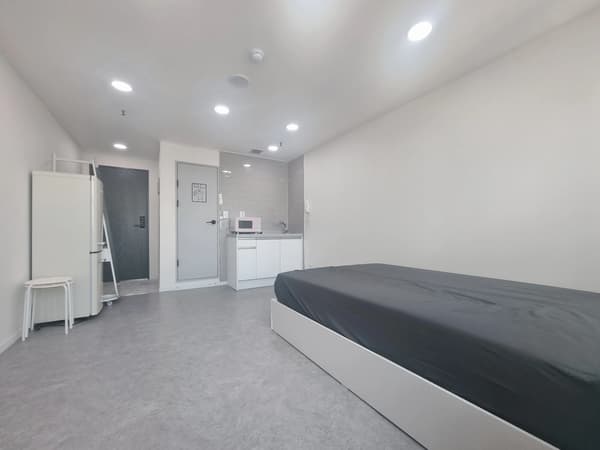 Small deposit and all furnished house in Seoul surati 5