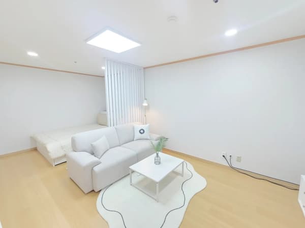 Small deposit and all furnished house in Seoul surati 2