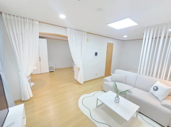 Small deposit and all furnished house in Seoul surati 3