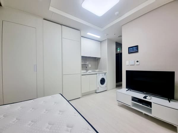 Small deposit and all furnished house in Seoul surati 3