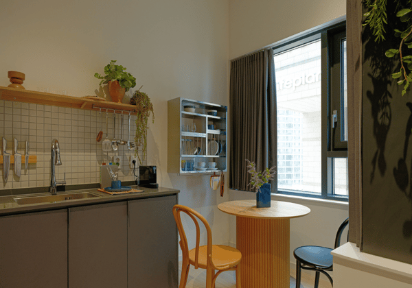 Studio. Fully furnished. Free room cleaning. Vacant. Balcony photo 2