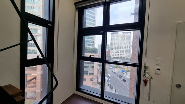 All management fees included. Near Sindang Station & Sinseol-dong Station. Duplex. Immediate move-in photo 5