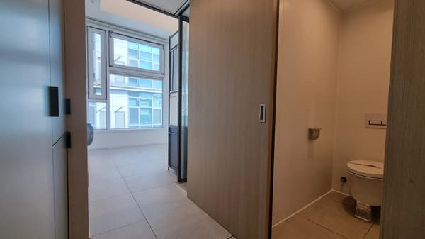 Easy access to Yonsei, Sogang, and Ewha Womans University. Near Sinchon station. photo 4