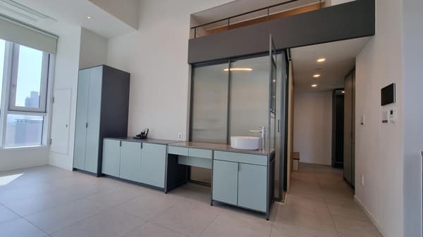Easy access to Yonsei, Sogang, and Ewha Womans University. Near Sinchon station. photo 5