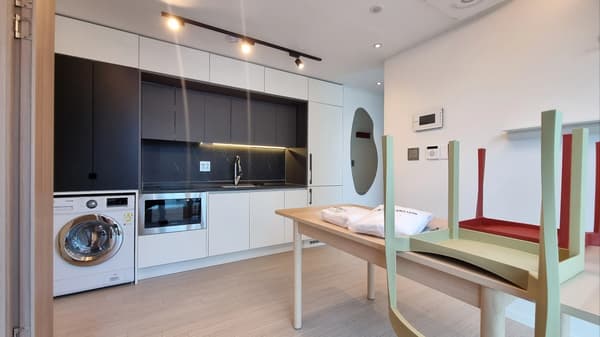 Two Rooms. 1-Year Contract: 1,660,000 KRW/month. 2 Months Free. Fully Furnished. No Management Fees. Immediate Move-In Foto 2