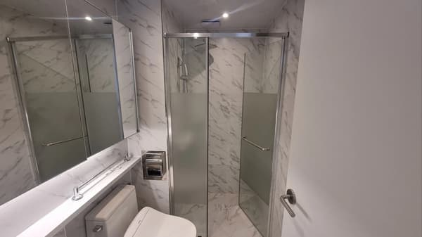 Photo 4 de Appartement deux pièces. Contrat d'un an à 1 660 € par mois. 2 mois offerts. Entièrement équipé. Pas de charges. Disponible immédiatement. (사본)