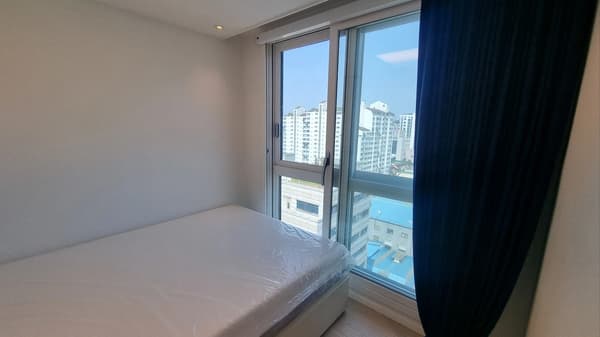 Photo 5 de Appartement deux pièces. Contrat d'un an à 1 660 € par mois. 2 mois offerts. Entièrement équipé. Pas de charges. Disponible immédiatement. (사본)